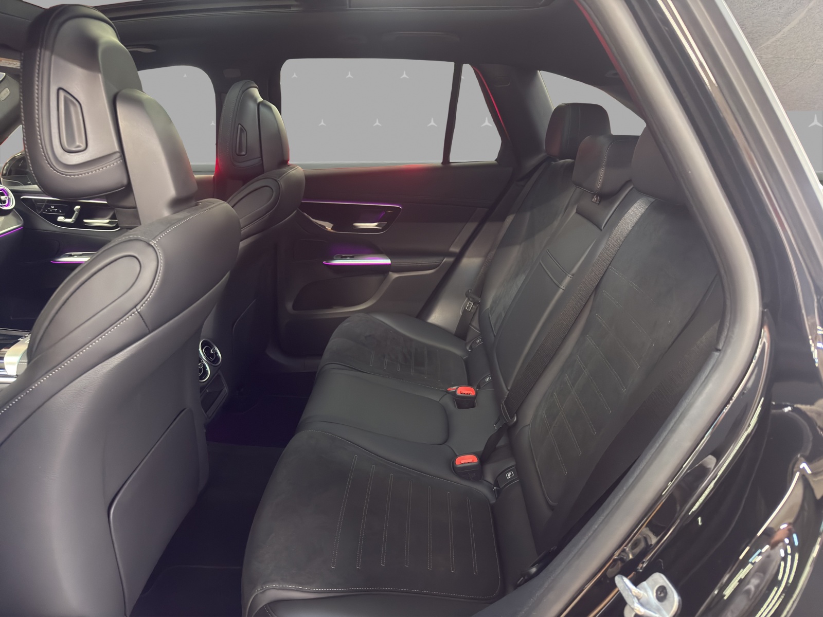 MERCEDES-BENZ GLC 300 4M - AMG / 360 Grad Kamera / Panorama-Dach / AHK-image-13