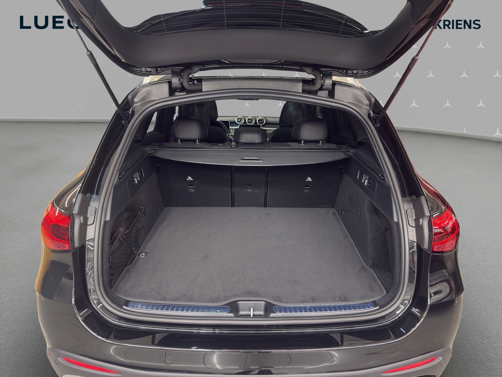 MERCEDES-BENZ GLC 300 4M - AMG / 360 Grad Kamera / Panorama-Dach / AHK-image-14