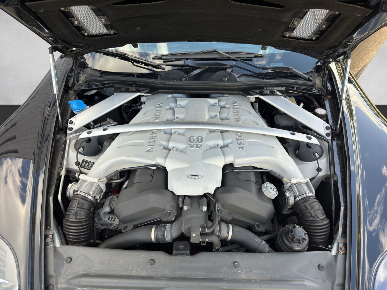 ASTON MARTIN DBS Coupé Touchtronic 2-image-17