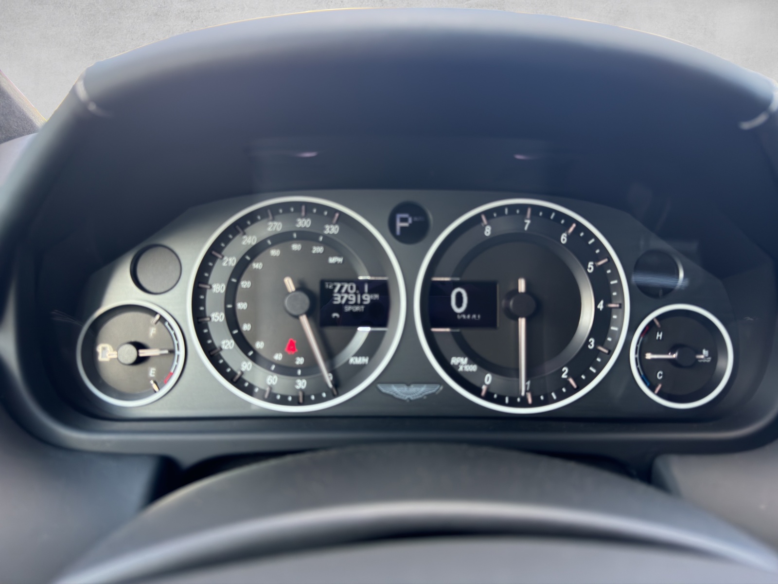 ASTON MARTIN DBS Coupé Touchtronic 2-image-10