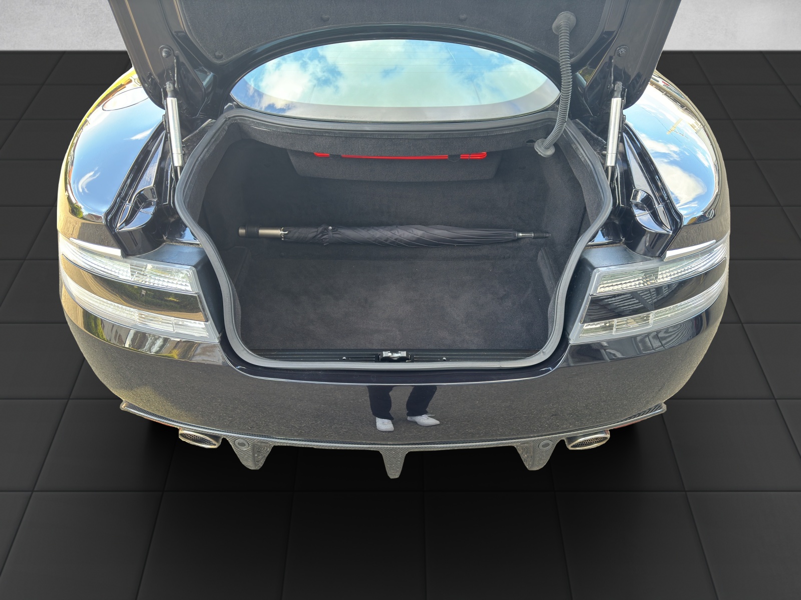ASTON MARTIN DBS Coupé Touchtronic 2-image-16