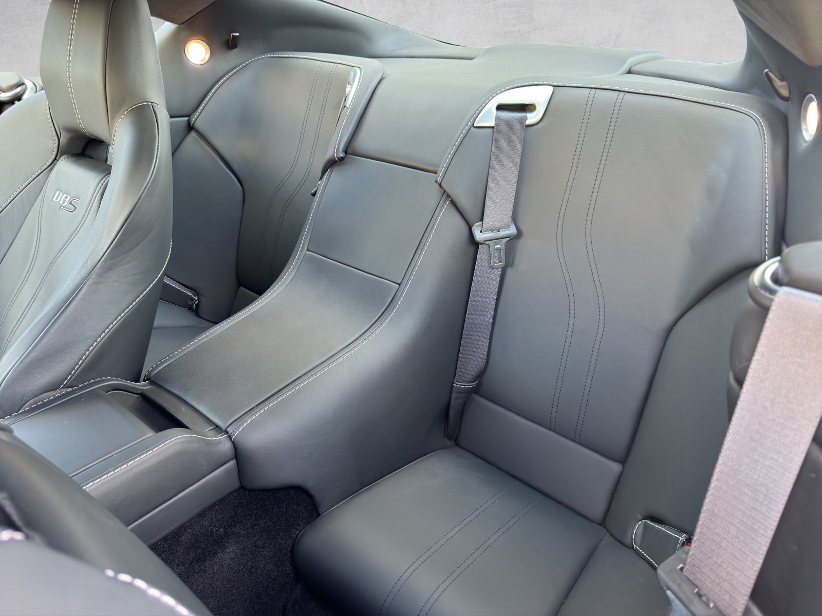 ASTON MARTIN DBS Coupé Touchtronic 2-image-11