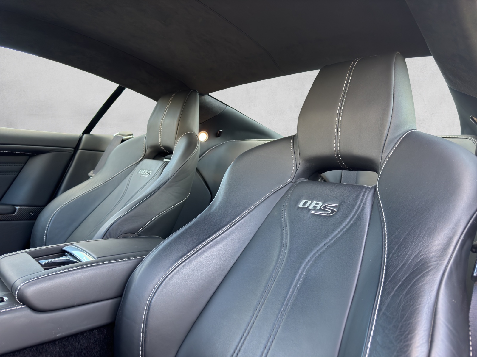 ASTON MARTIN DBS Coupé Touchtronic 2-image-22