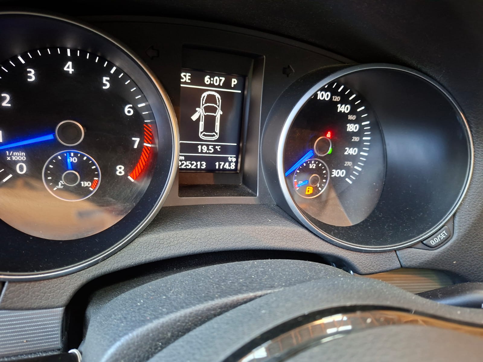 VW Golf 2.0 TSI R 4Motion DSG-image-5