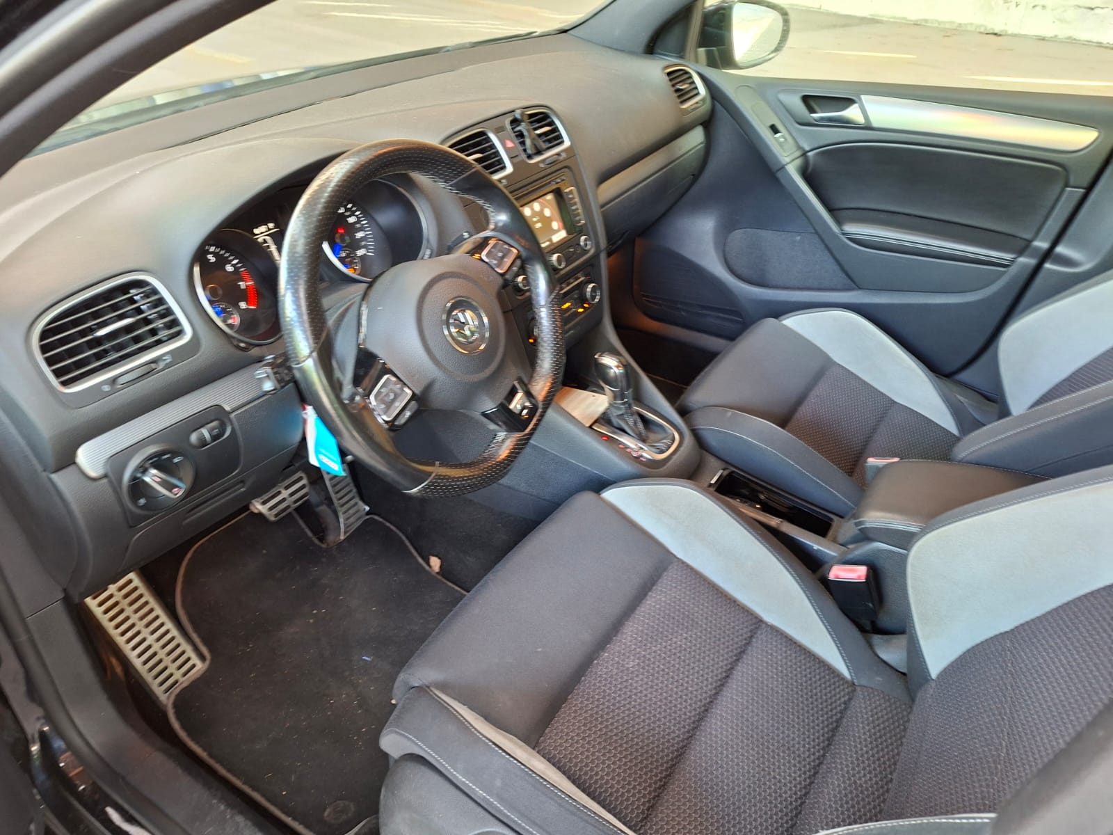VW Golf 2.0 TSI R 4Motion DSG-image-2