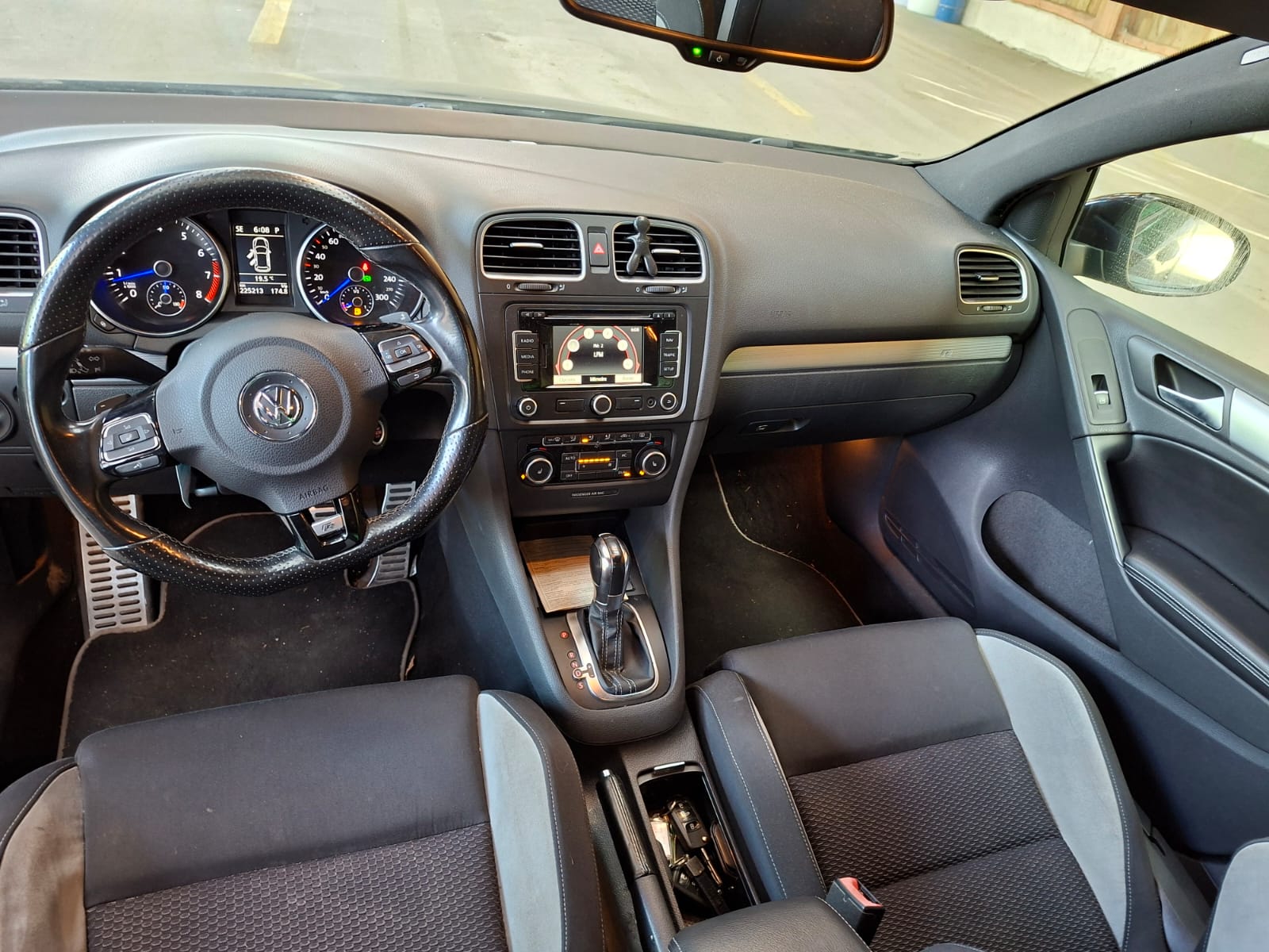 VW Golf 2.0 TSI R 4Motion DSG-image-11