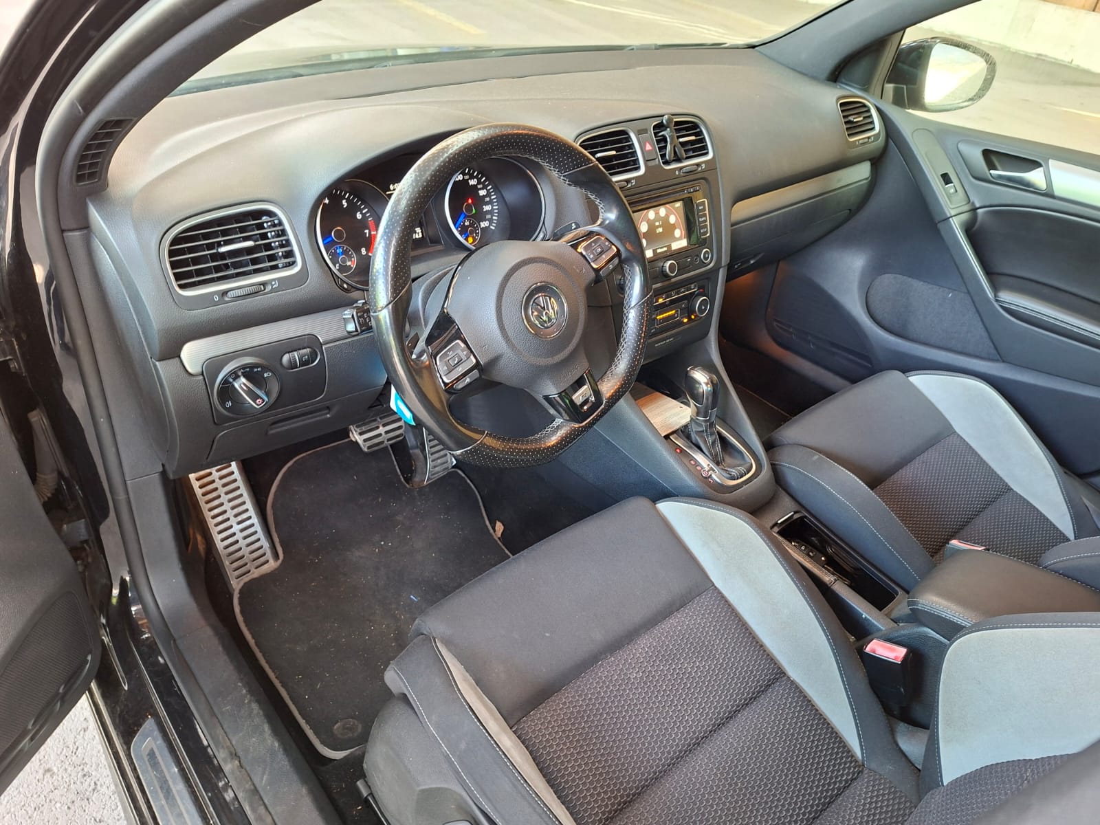 VW Golf 2.0 TSI R 4Motion DSG-image-4