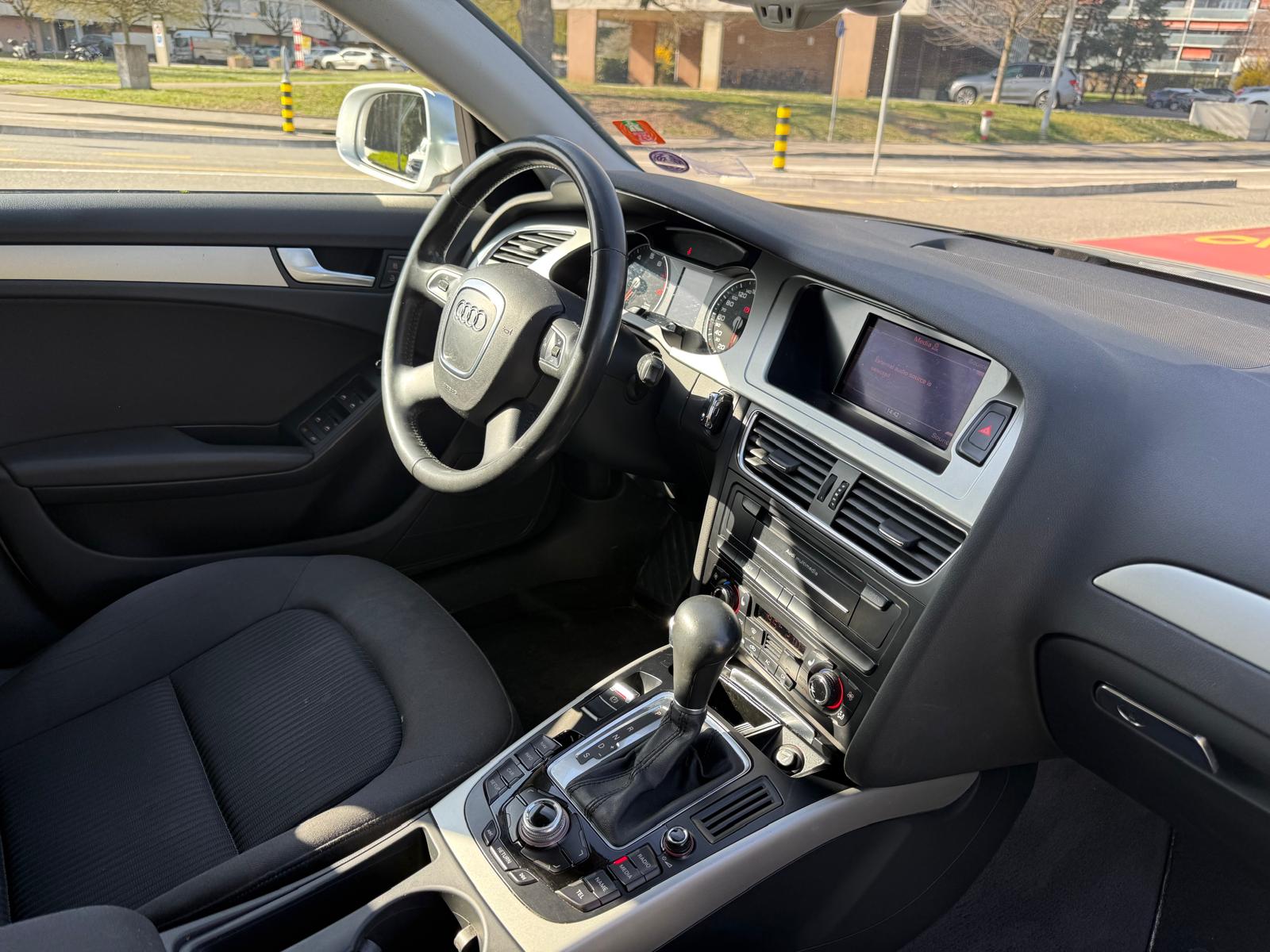AUDI A4 Avant 1.8 TFSI multitronic-image-8