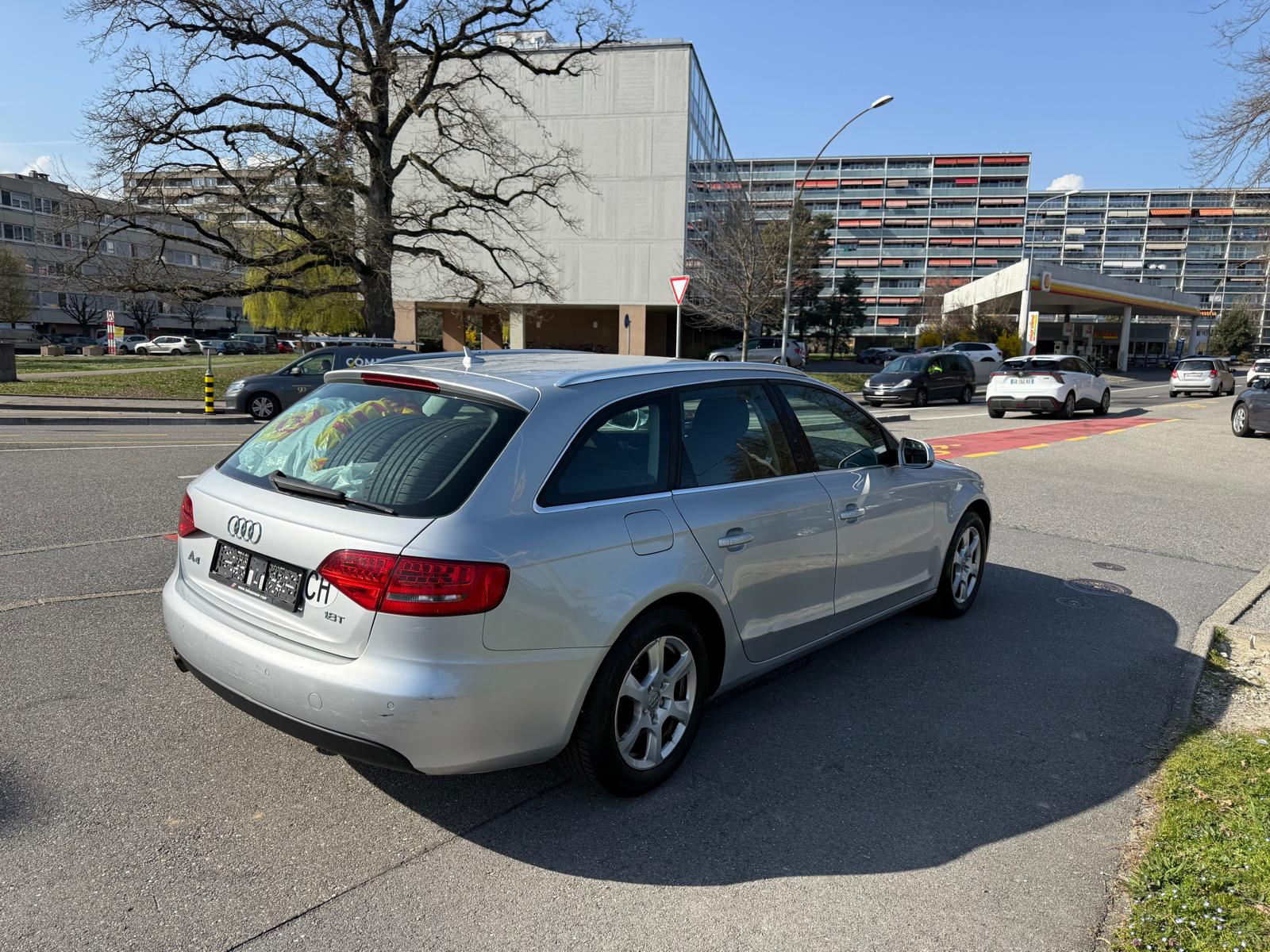 AUDI A4 Avant 1.8 TFSI multitronic-image-5