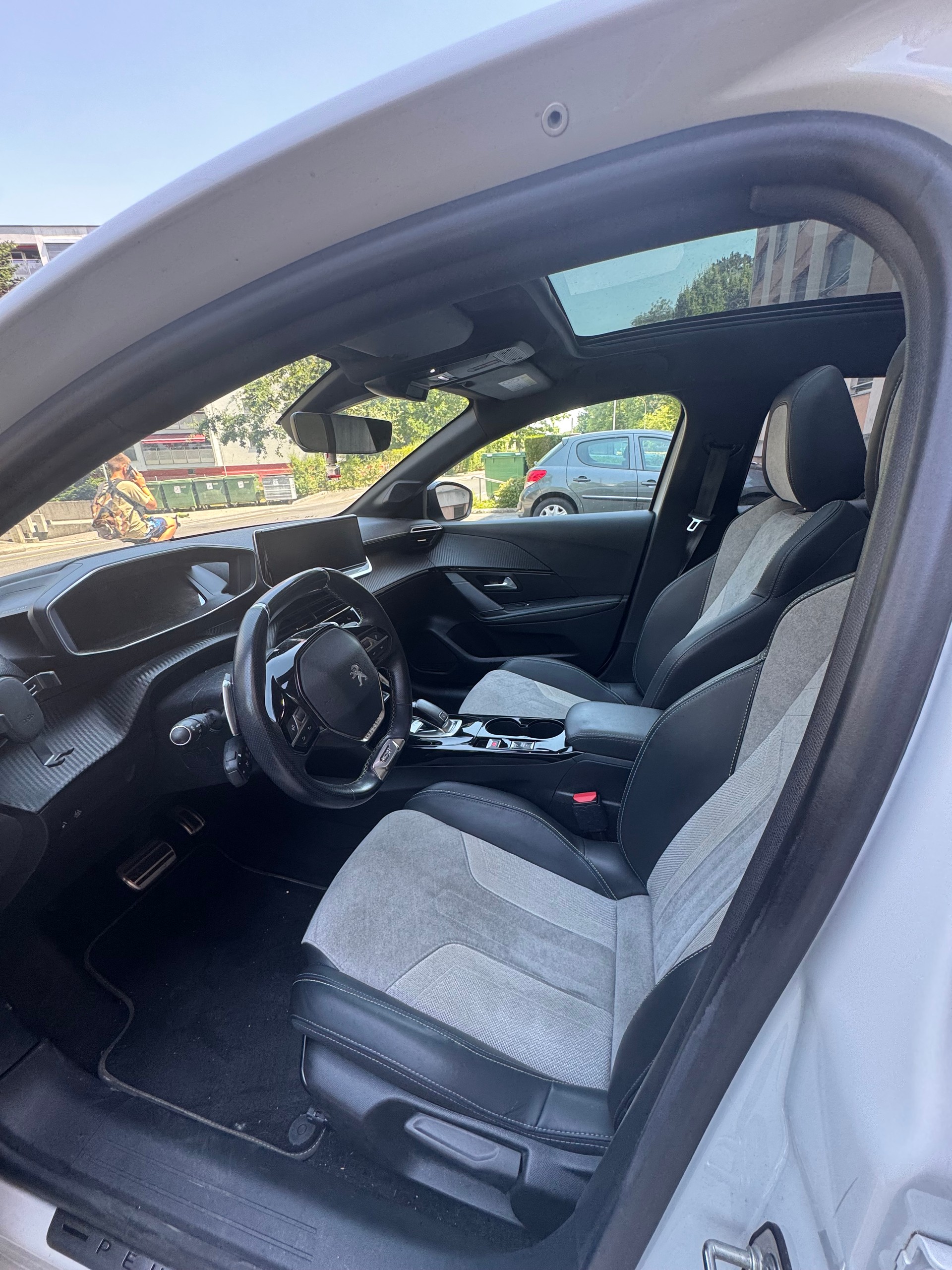 PEUGEOT 1.2 PureTech 130 GT-image-4