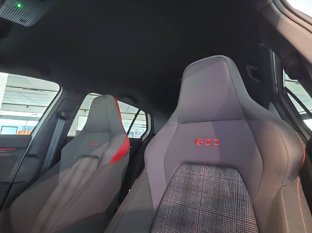 VW Golf VIII 2.0 TSI GTI DSG-image-7