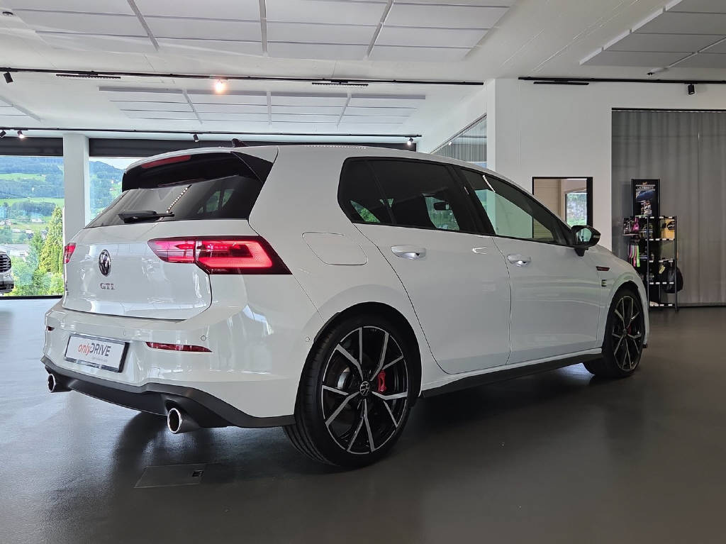 VW Golf VIII 2.0 TSI GTI DSG-image-3