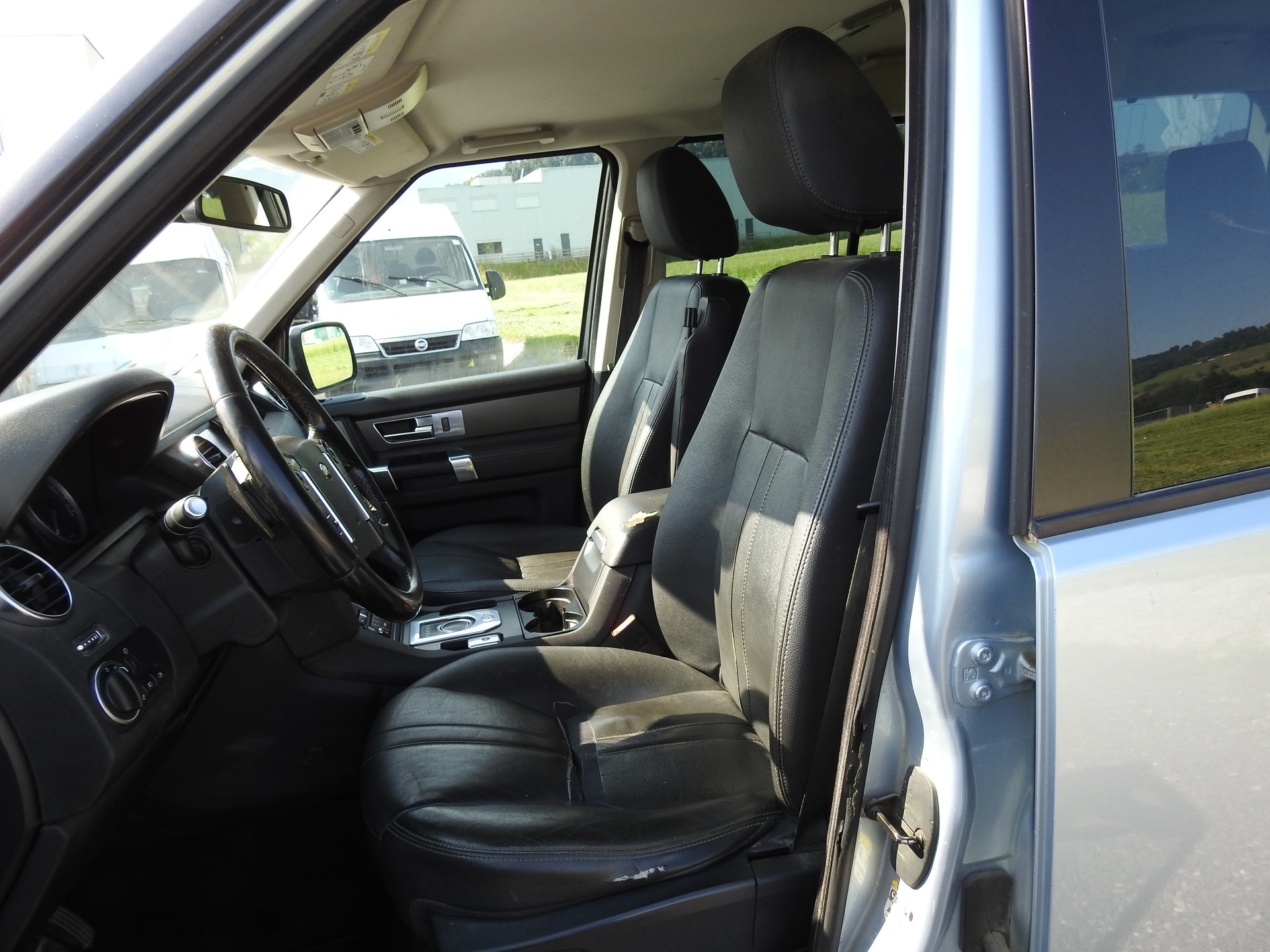 LAND ROVER Discovery 3.0 SDV6 HSE Automatic-image-13
