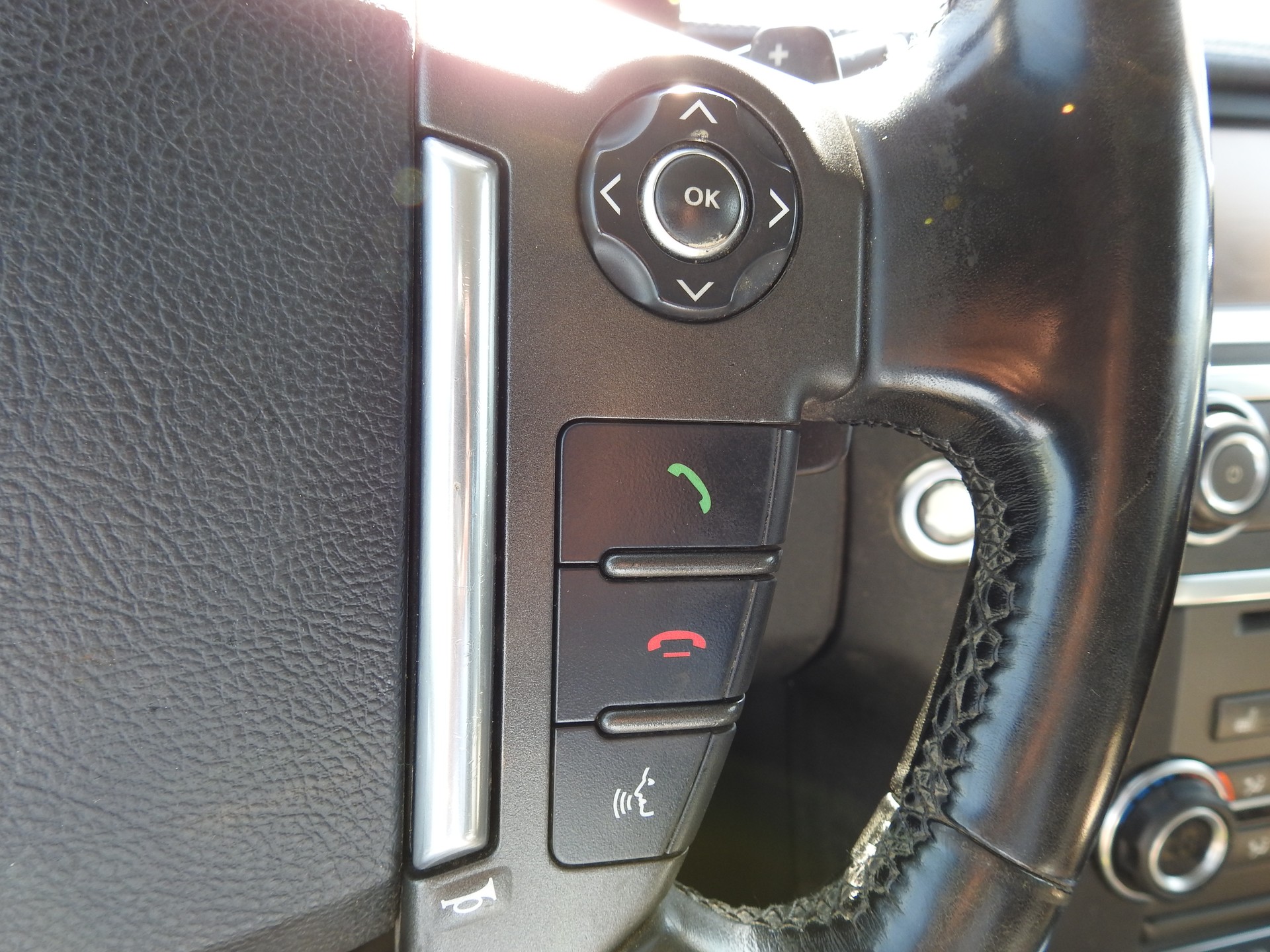 LAND ROVER Discovery 3.0 SDV6 HSE Automatic-image-28