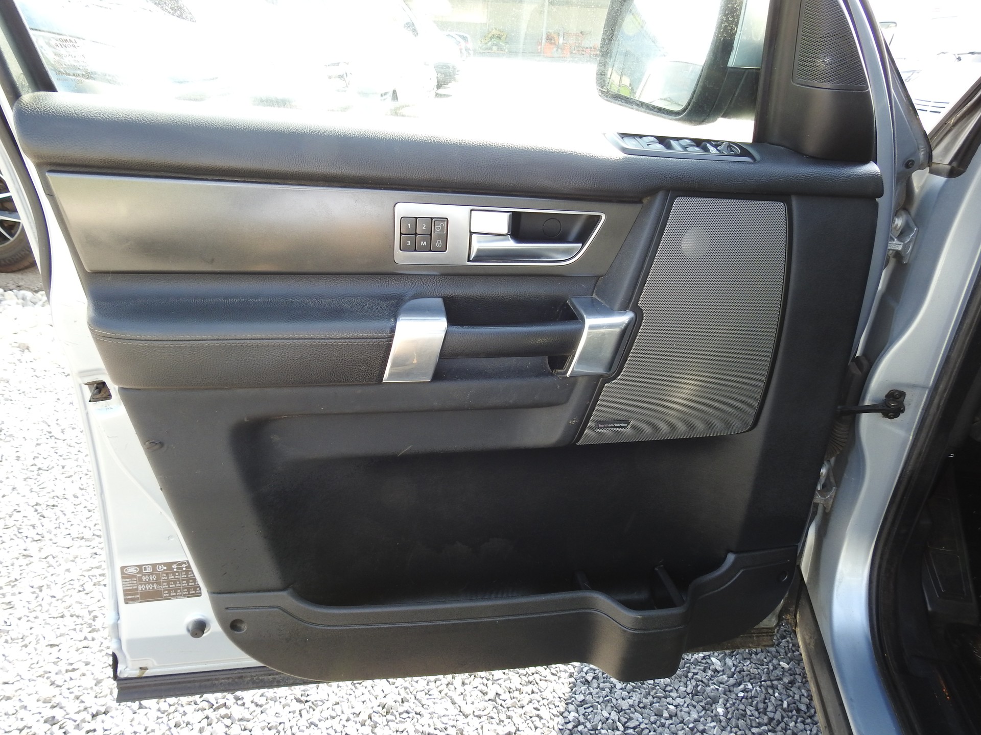 LAND ROVER Discovery 3.0 SDV6 HSE Automatic-image-11