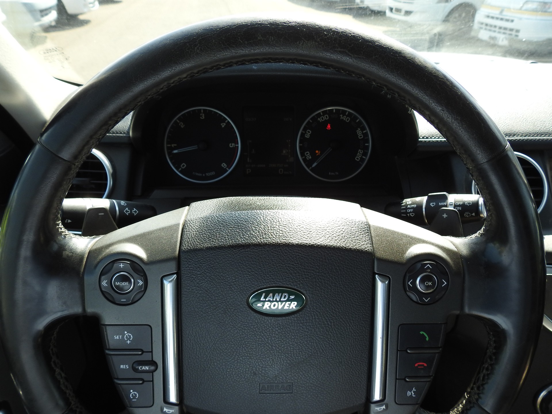LAND ROVER Discovery 3.0 SDV6 HSE Automatic-image-30