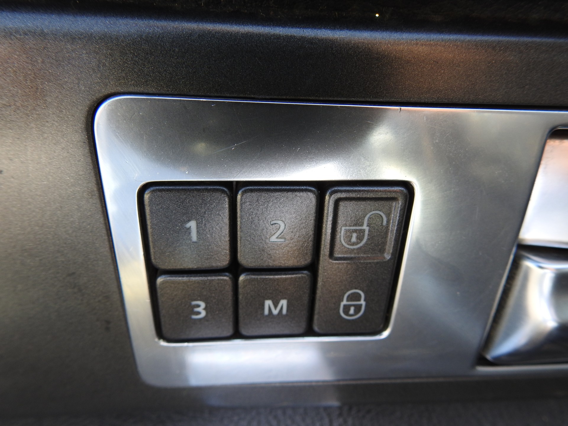 LAND ROVER Discovery 3.0 SDV6 HSE Automatic-image-23
