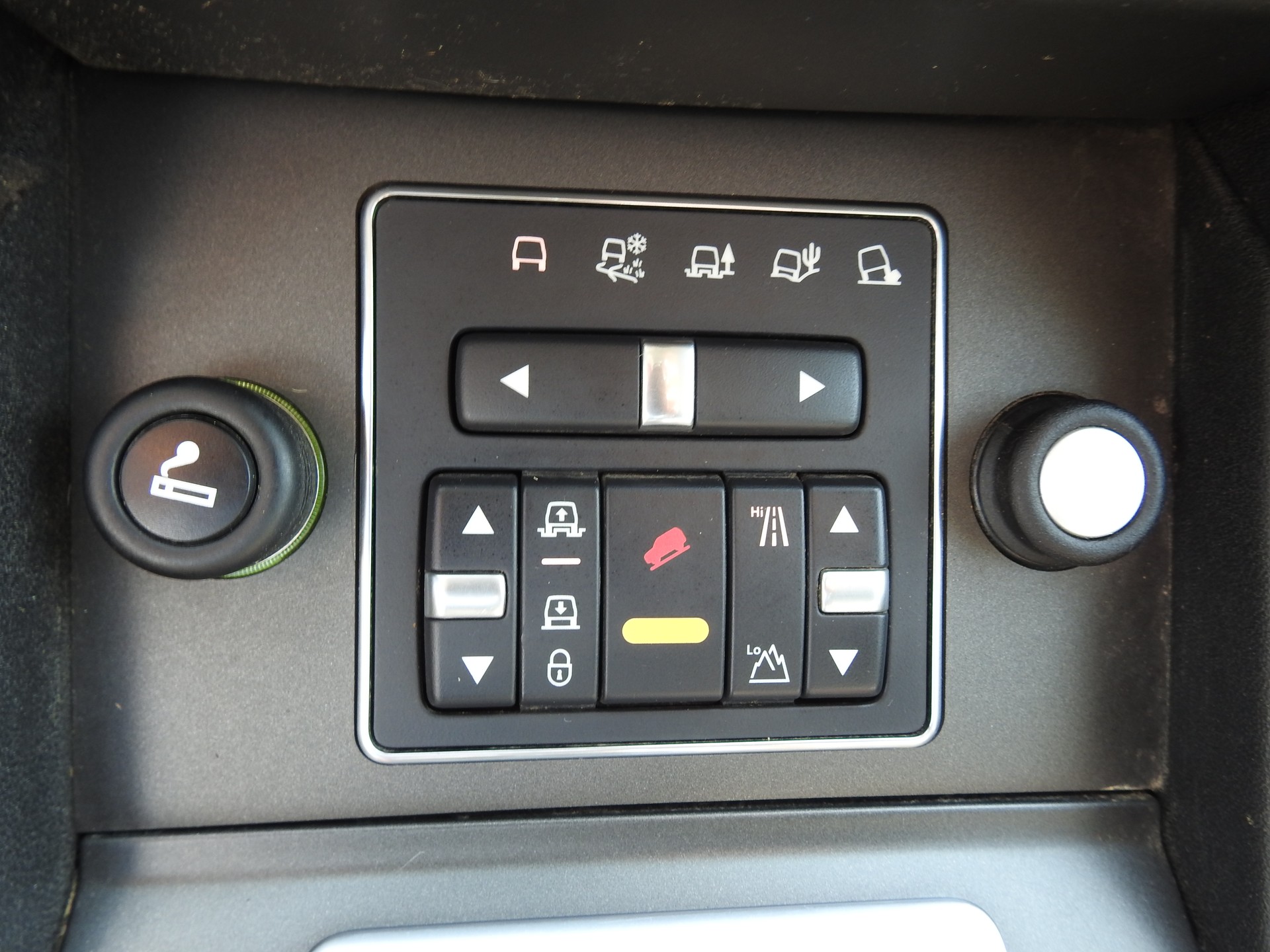 LAND ROVER Discovery 3.0 SDV6 HSE Automatic-image-25
