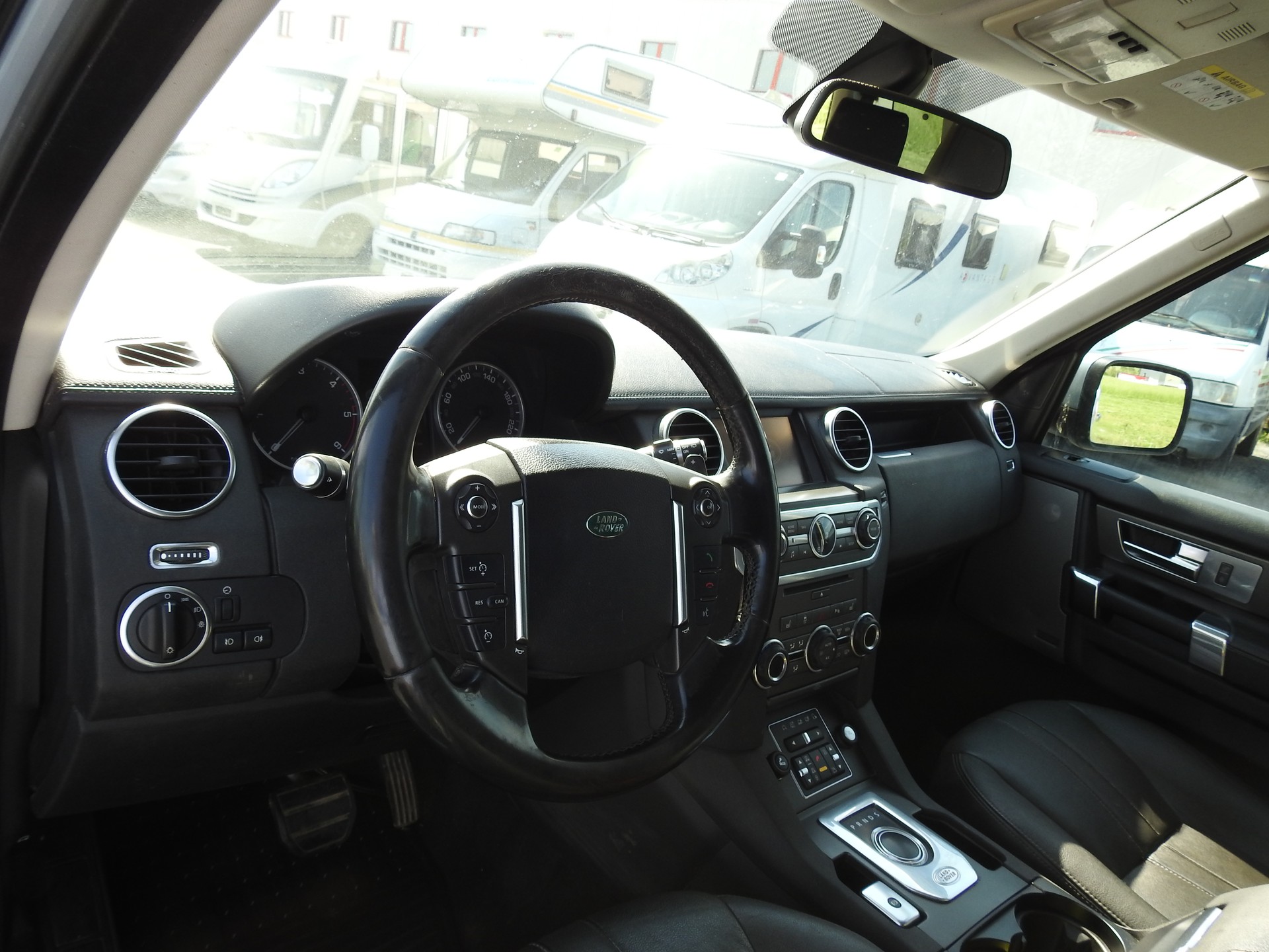 LAND ROVER Discovery 3.0 SDV6 HSE Automatic-image-12
