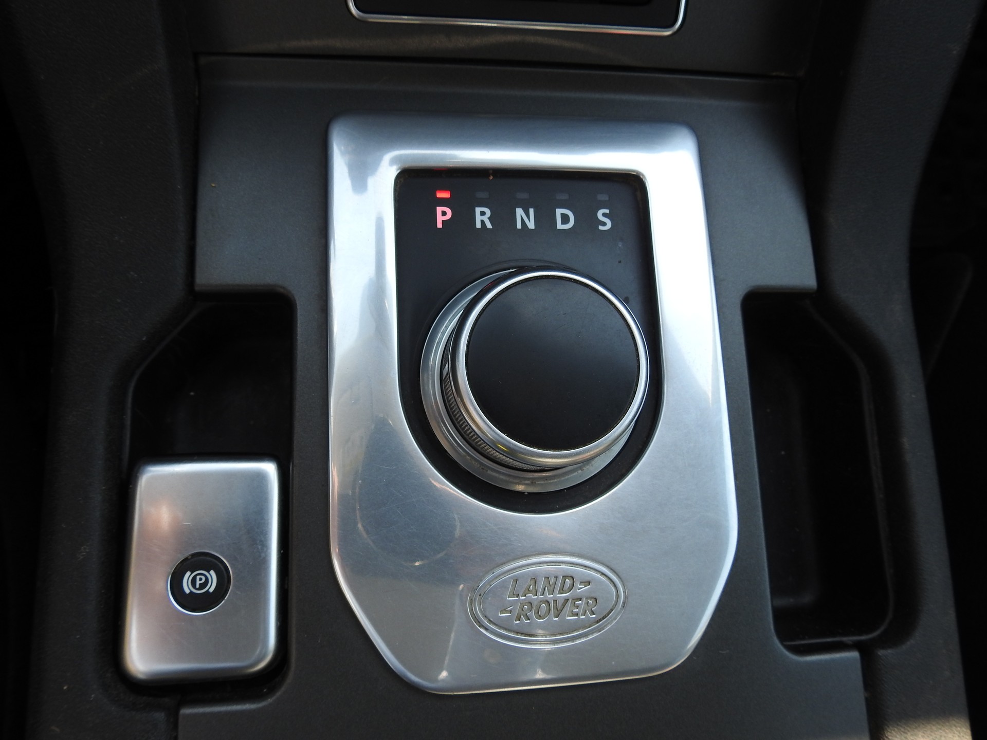 LAND ROVER Discovery 3.0 SDV6 HSE Automatic-image-24