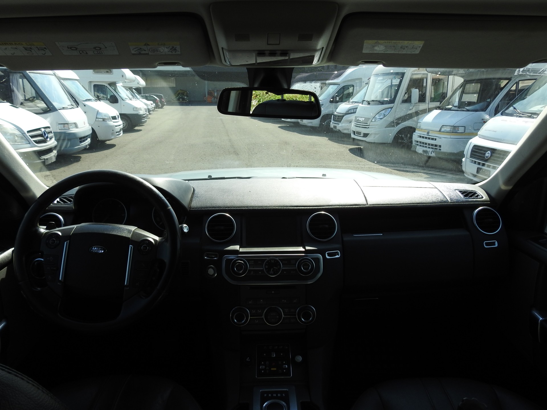LAND ROVER Discovery 3.0 SDV6 HSE Automatic-image-17