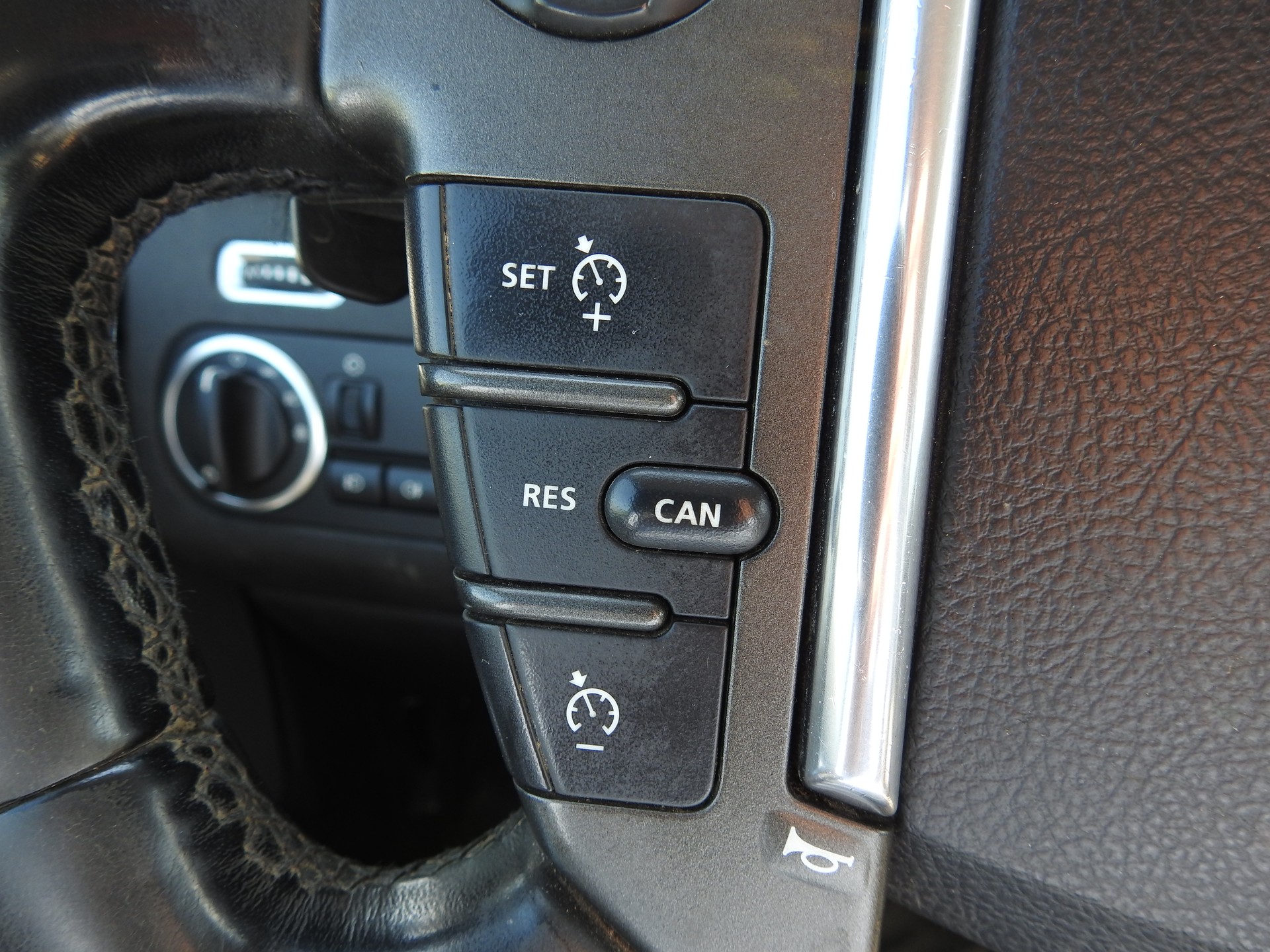 LAND ROVER Discovery 3.0 SDV6 HSE Automatic-image-29