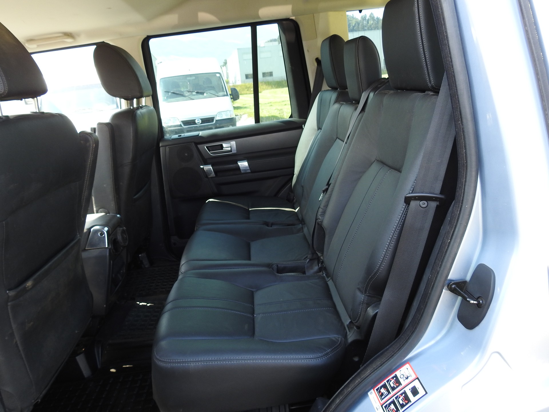 LAND ROVER Discovery 3.0 SDV6 HSE Automatic-image-14
