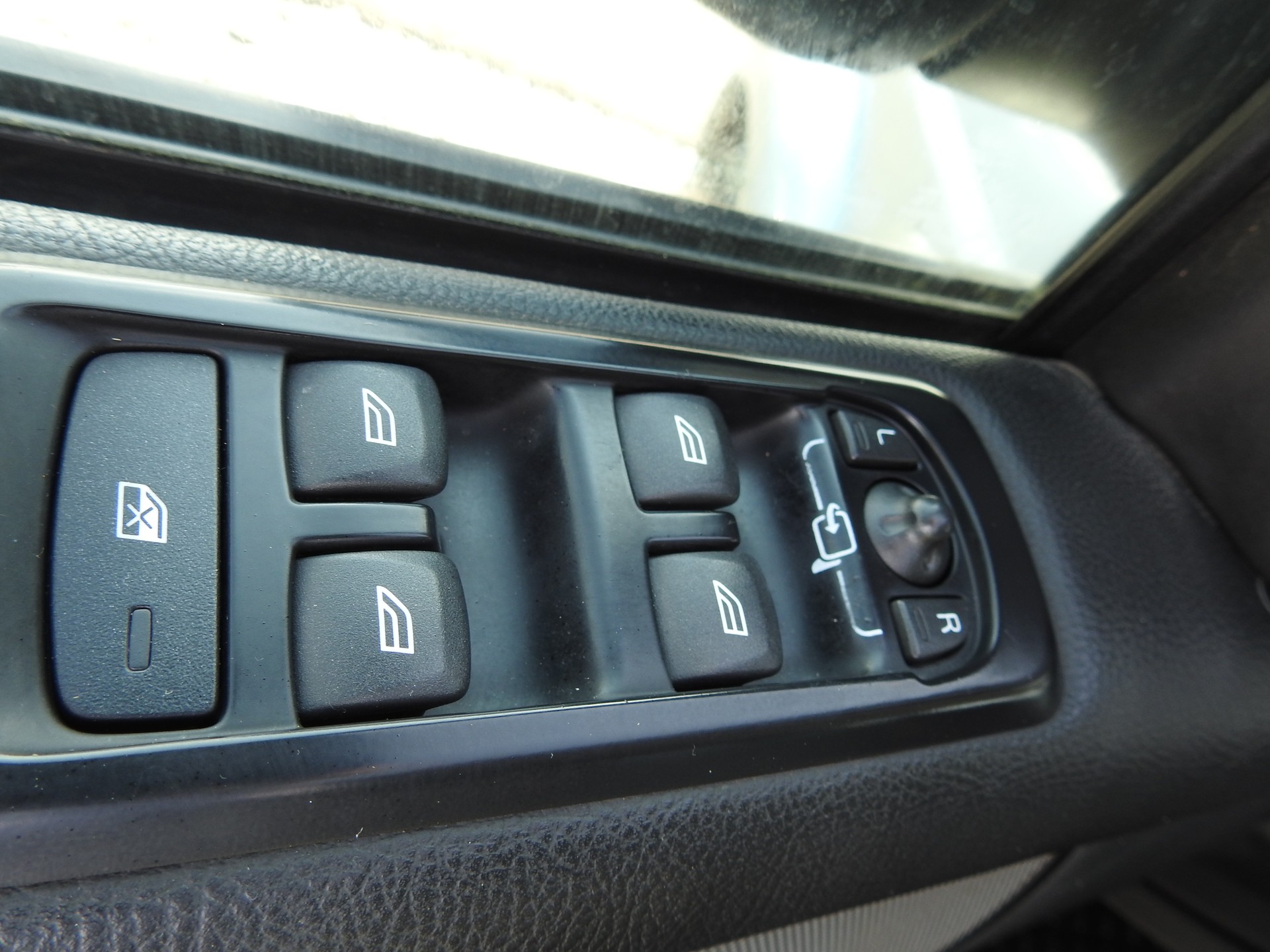 LAND ROVER Discovery 3.0 SDV6 HSE Automatic-image-22