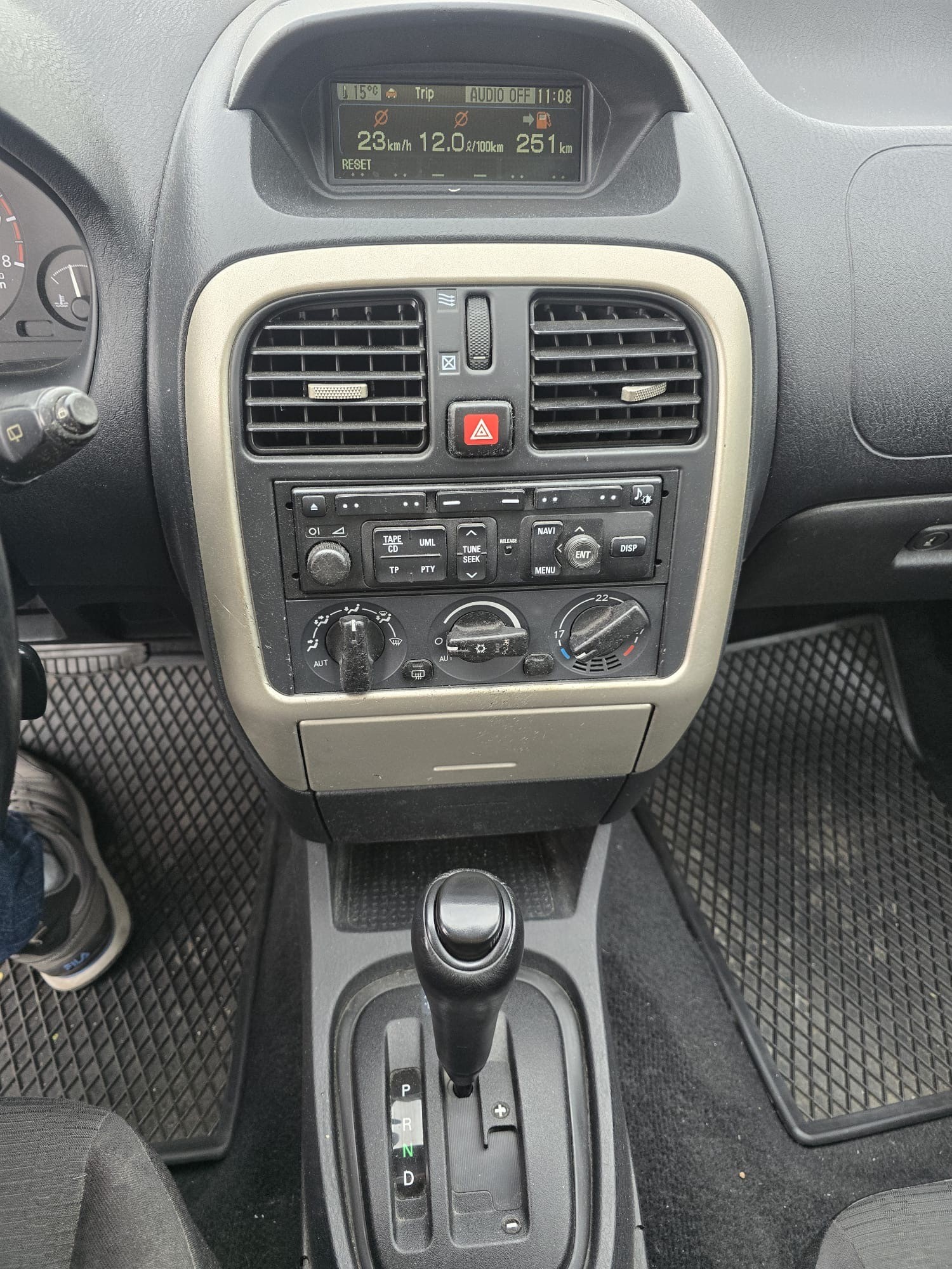 MITSUBISHI CARISMA-image-10