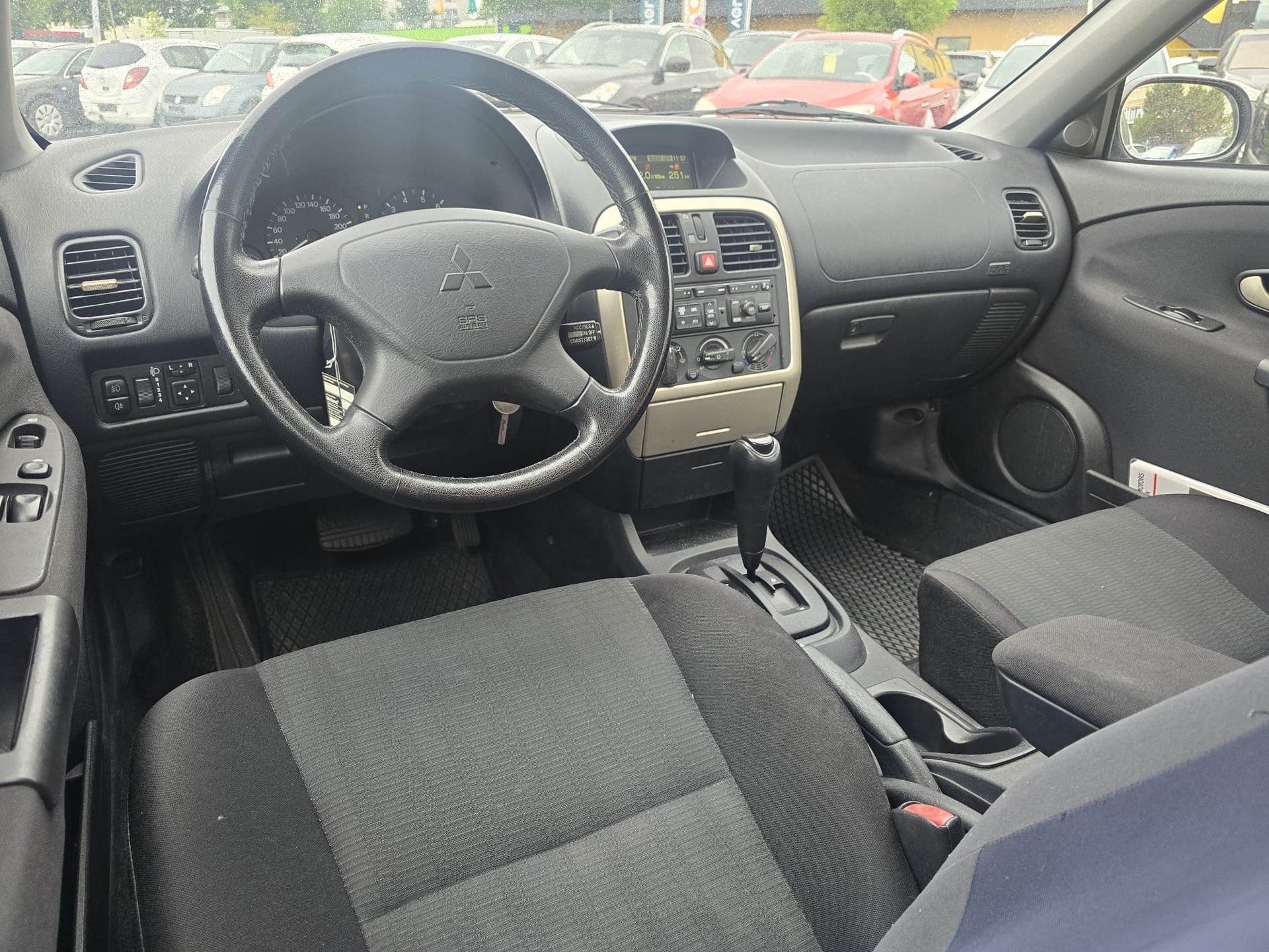 MITSUBISHI CARISMA-image-15
