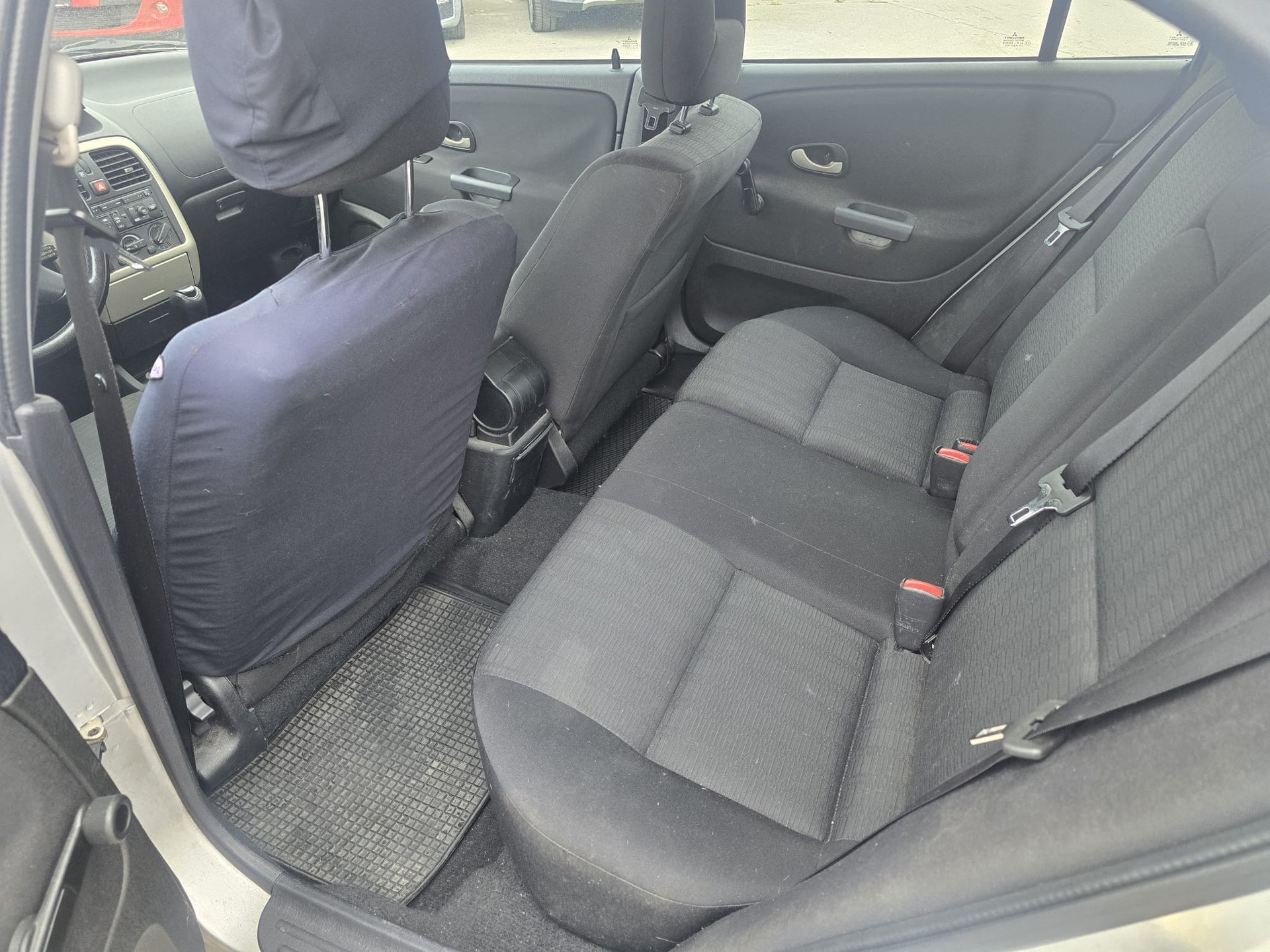 MITSUBISHI CARISMA-image-12