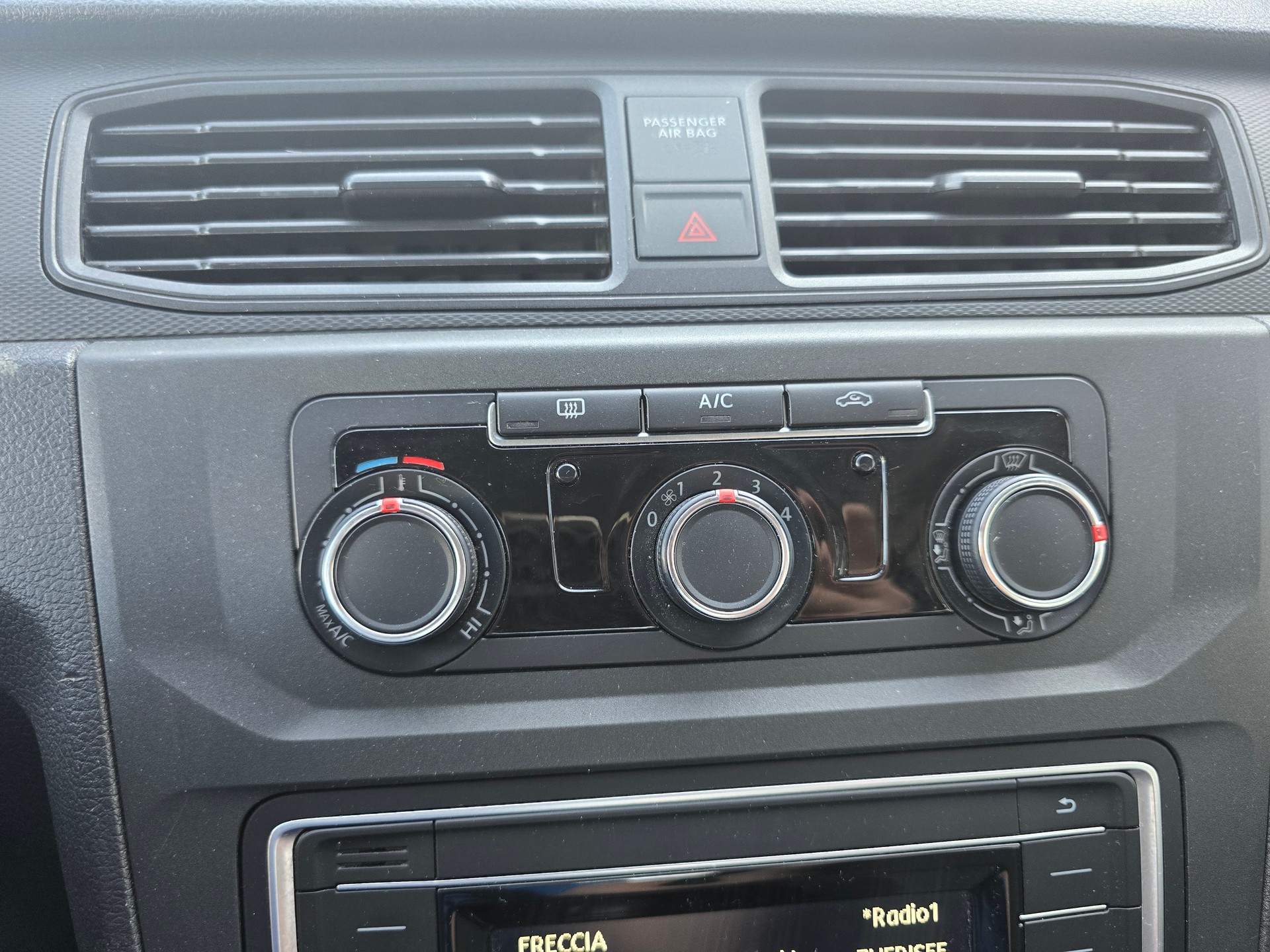 VW Caddy 2.0TDI BlueMotion Technology-image-10