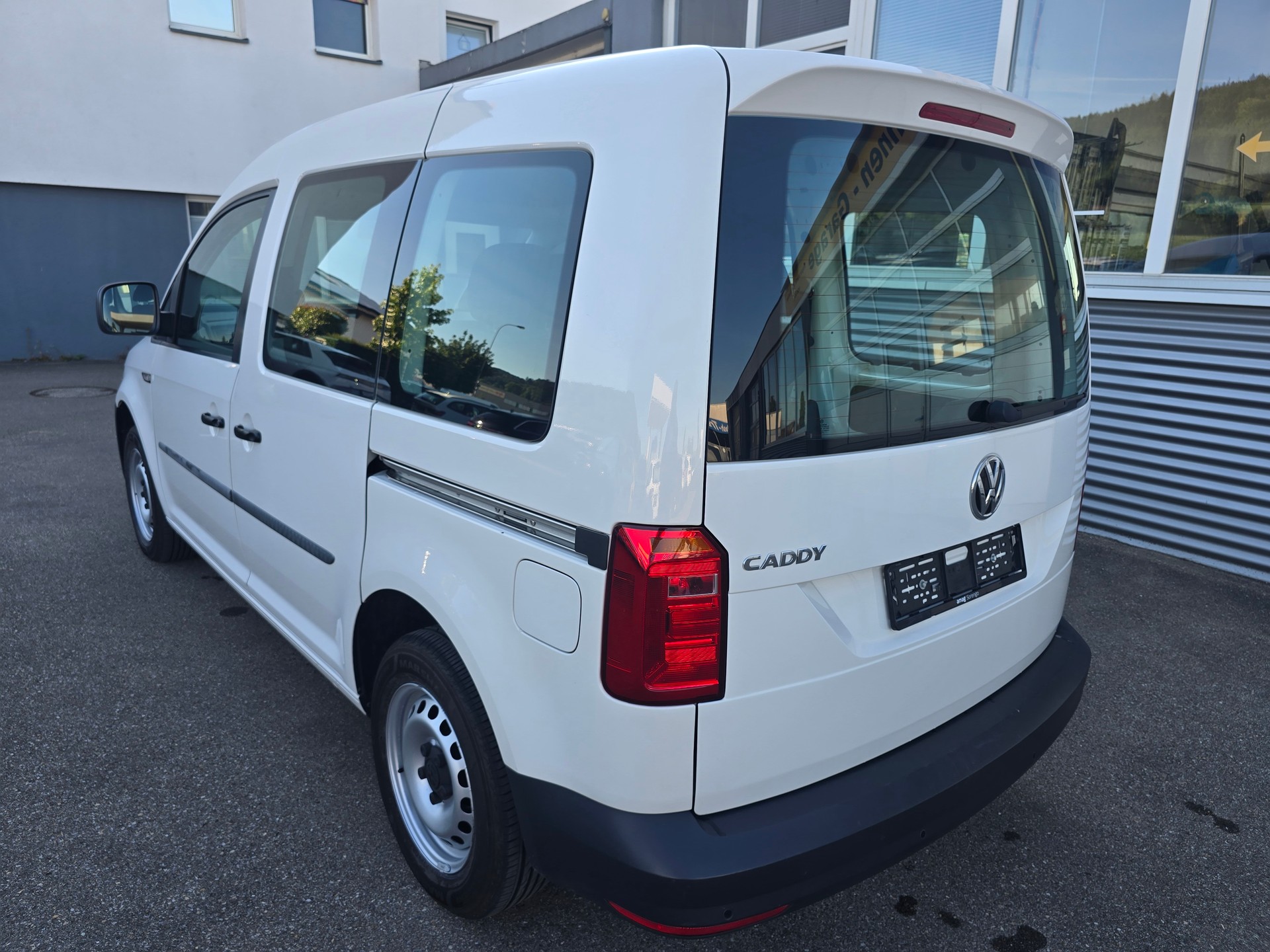 VW Caddy 2.0TDI BlueMotion Technology-image-4