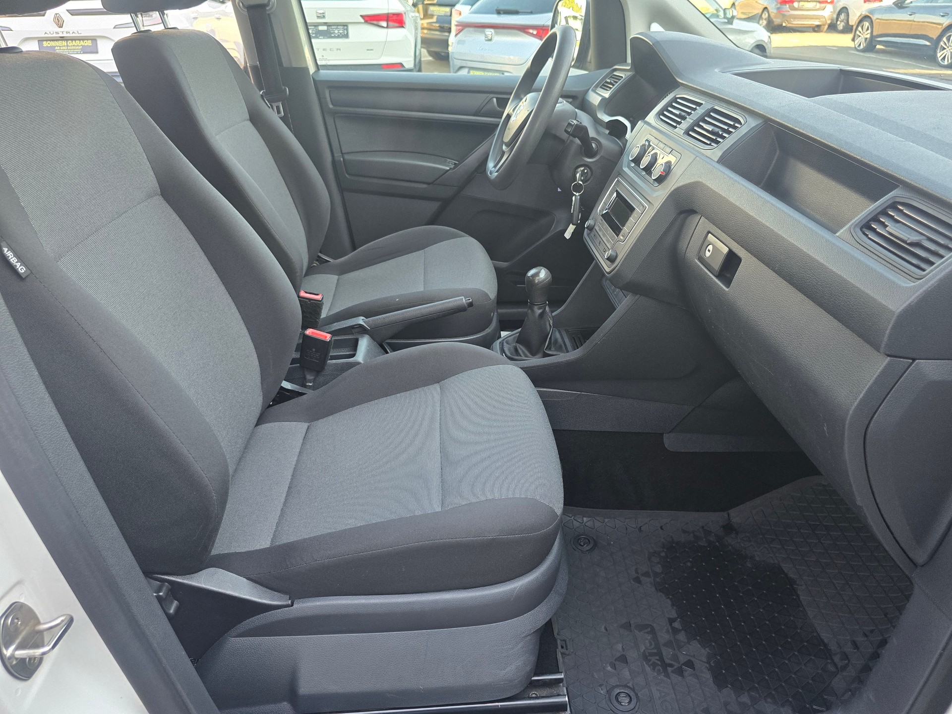VW Caddy 2.0TDI BlueMotion Technology-image-9