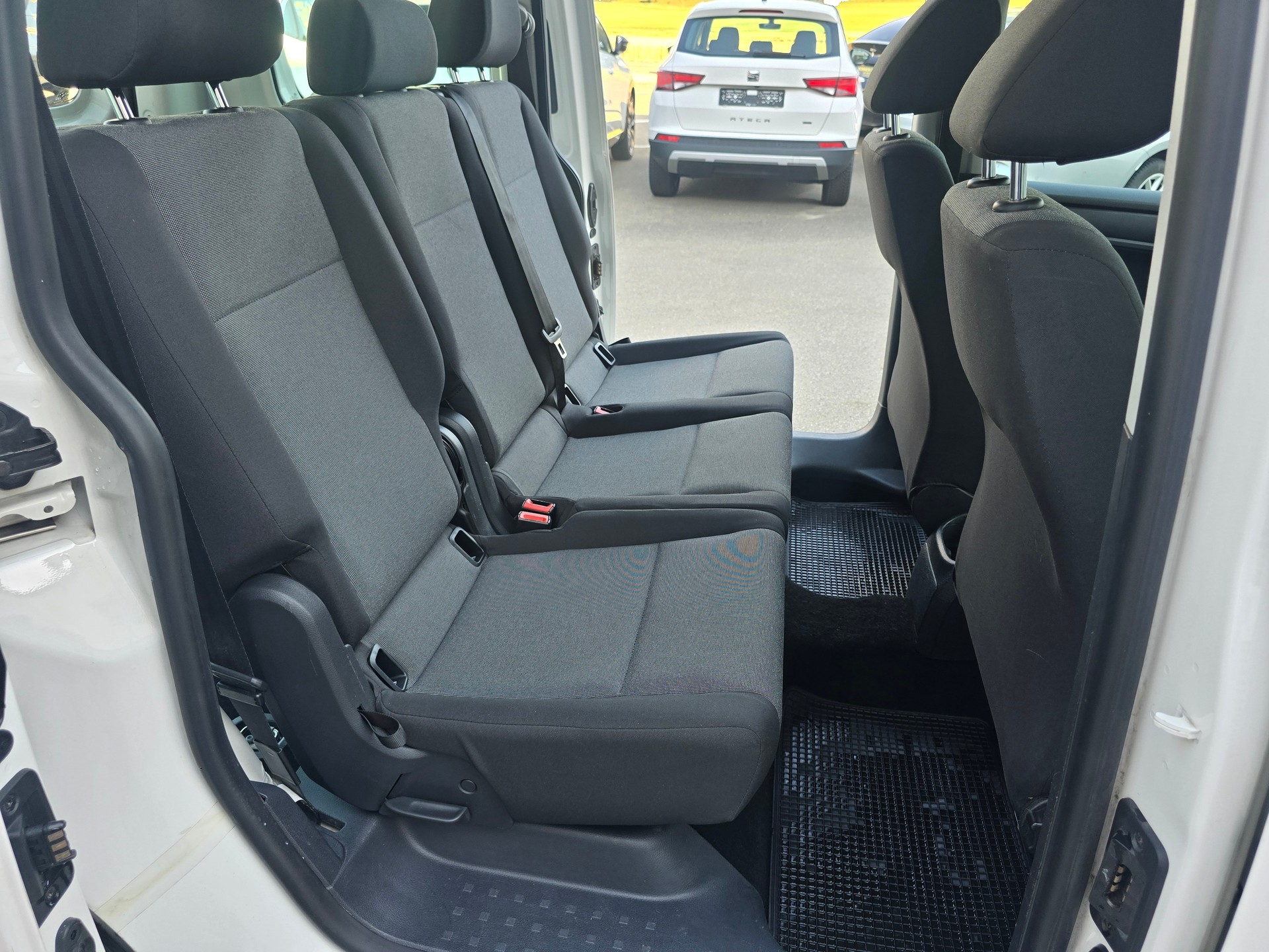 VW Caddy 2.0TDI BlueMotion Technology-image-8