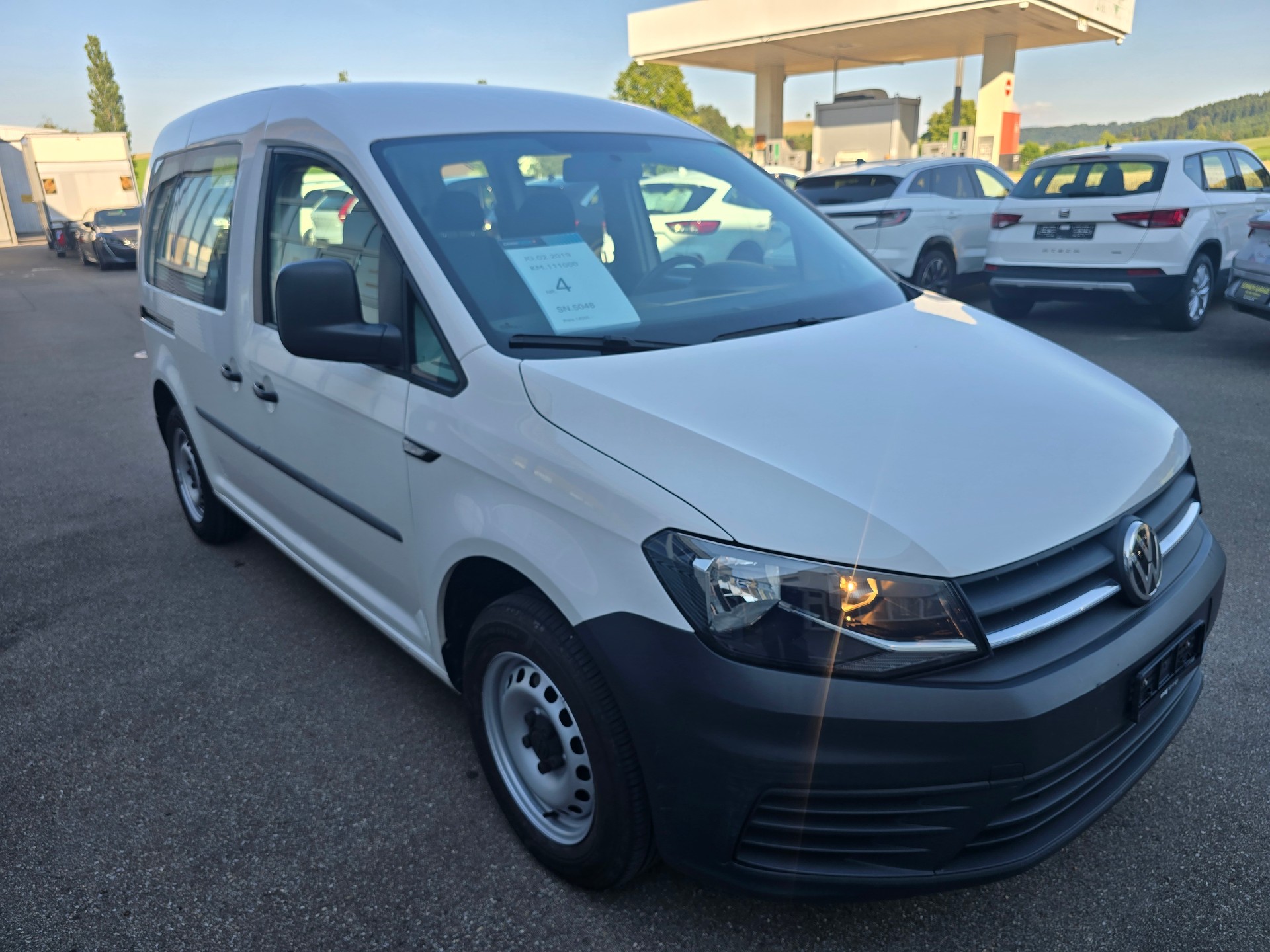 VW Caddy 2.0TDI BlueMotion Technology-image-1