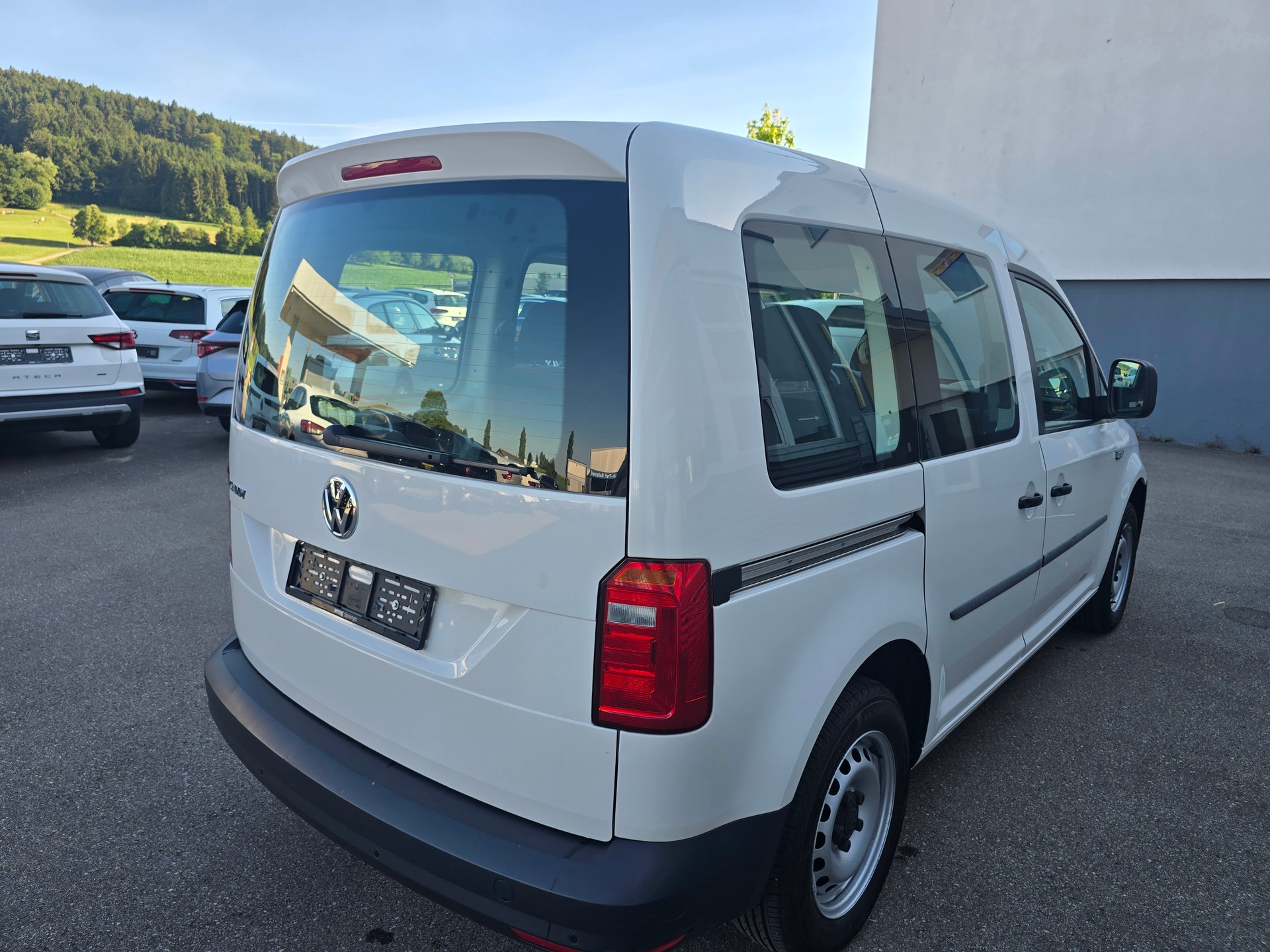 VW Caddy 2.0TDI BlueMotion Technology-image-3