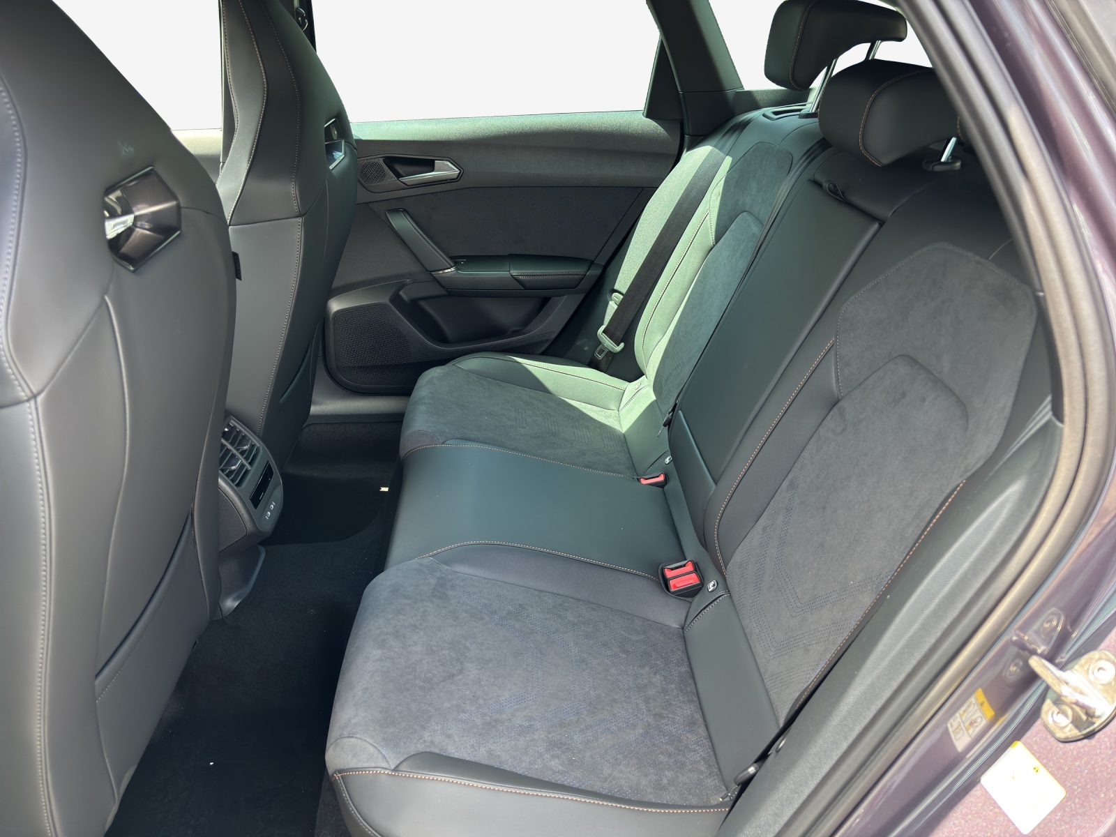 CUPRA LEON ST 1.5 eTSI DSG-image-11