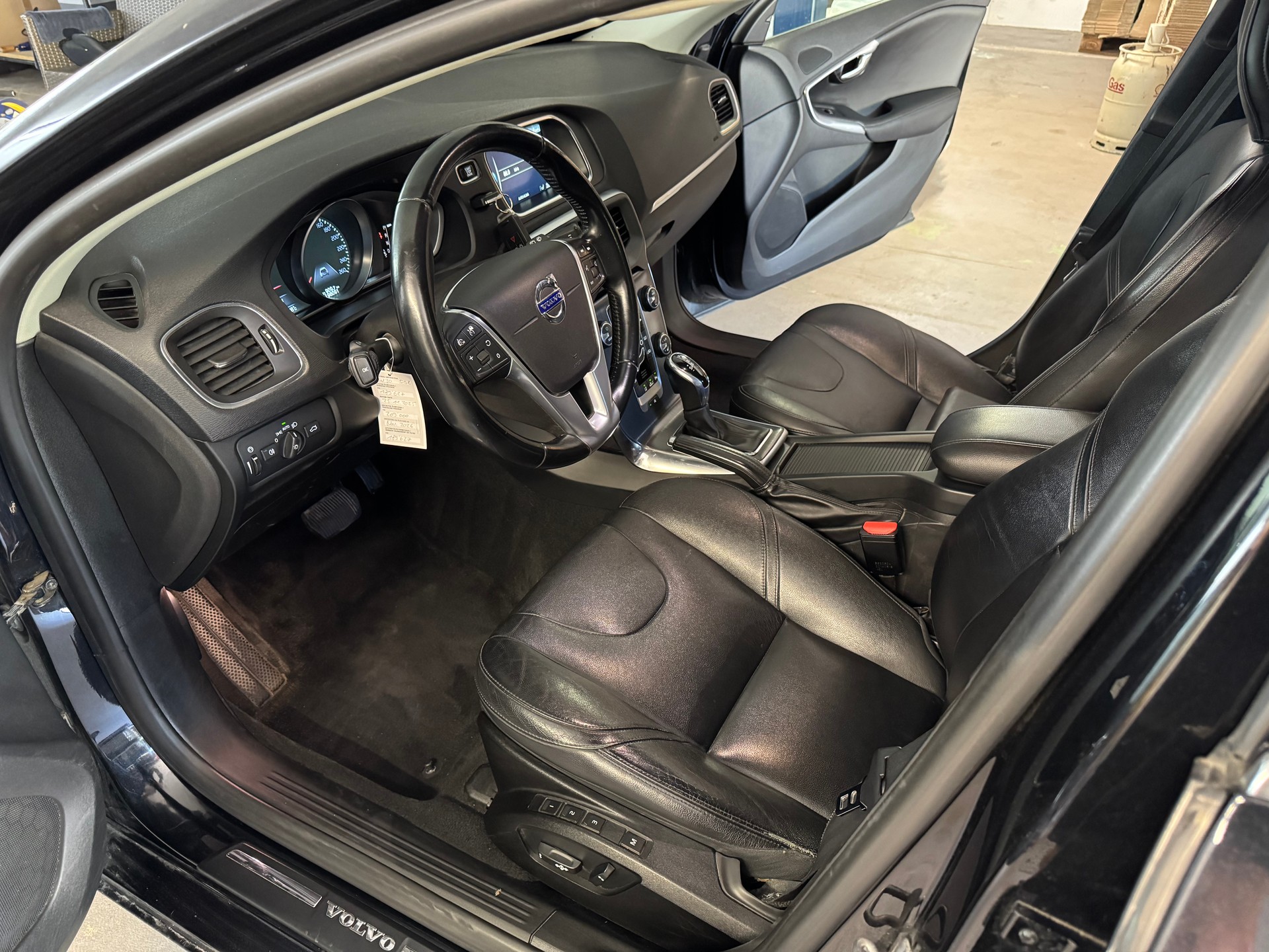 VOLVO V40 D3 Summum Geartronic-image-7