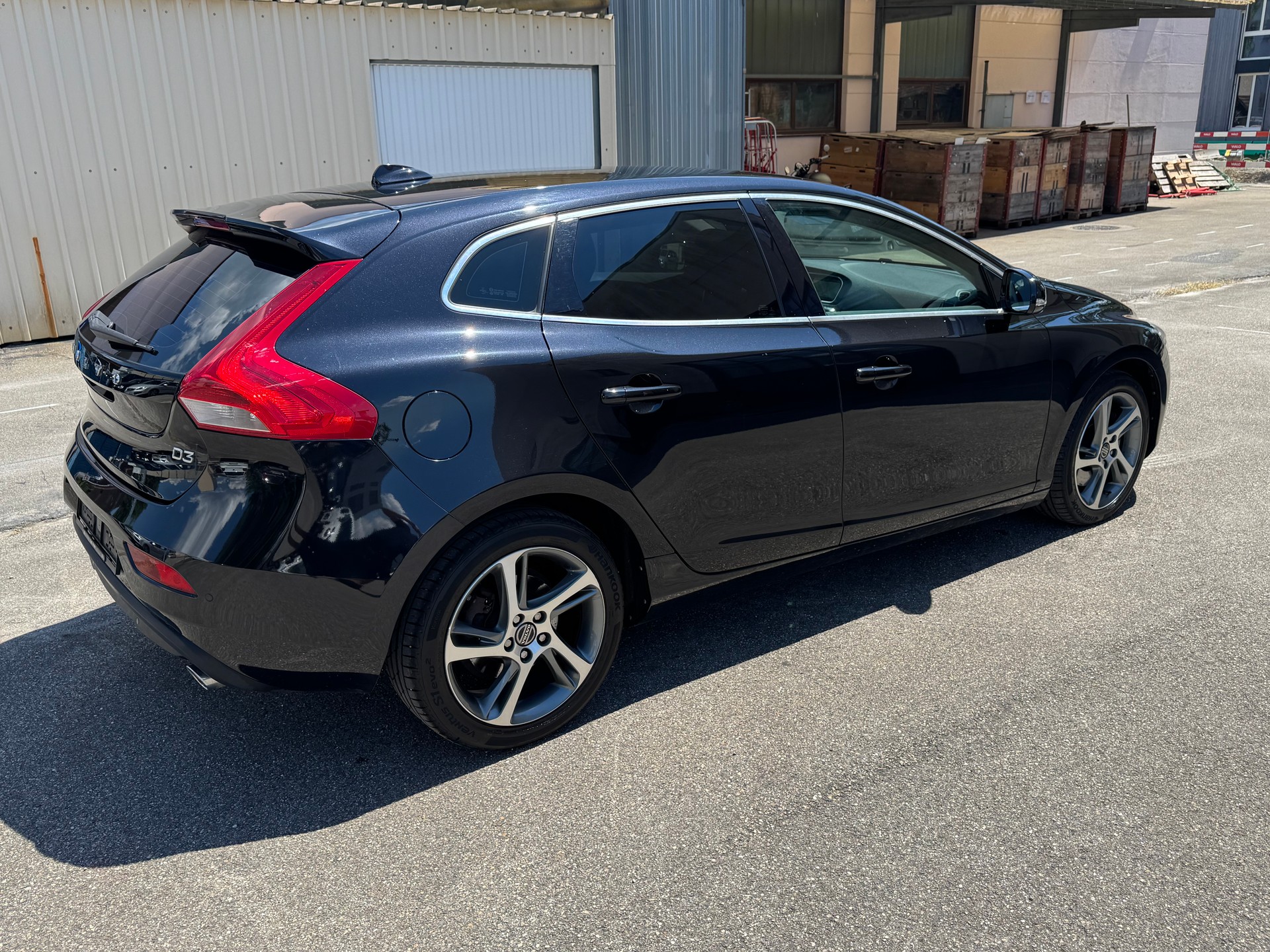 VOLVO V40 D3 Summum Geartronic-image-2