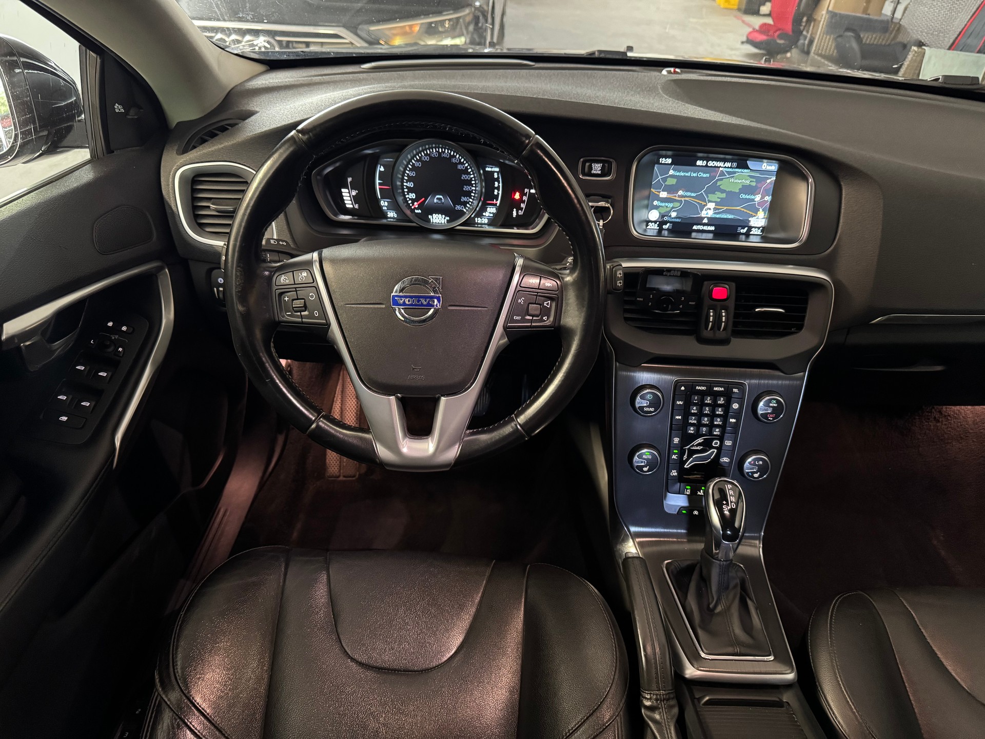 VOLVO V40 D3 Summum Geartronic-image-6