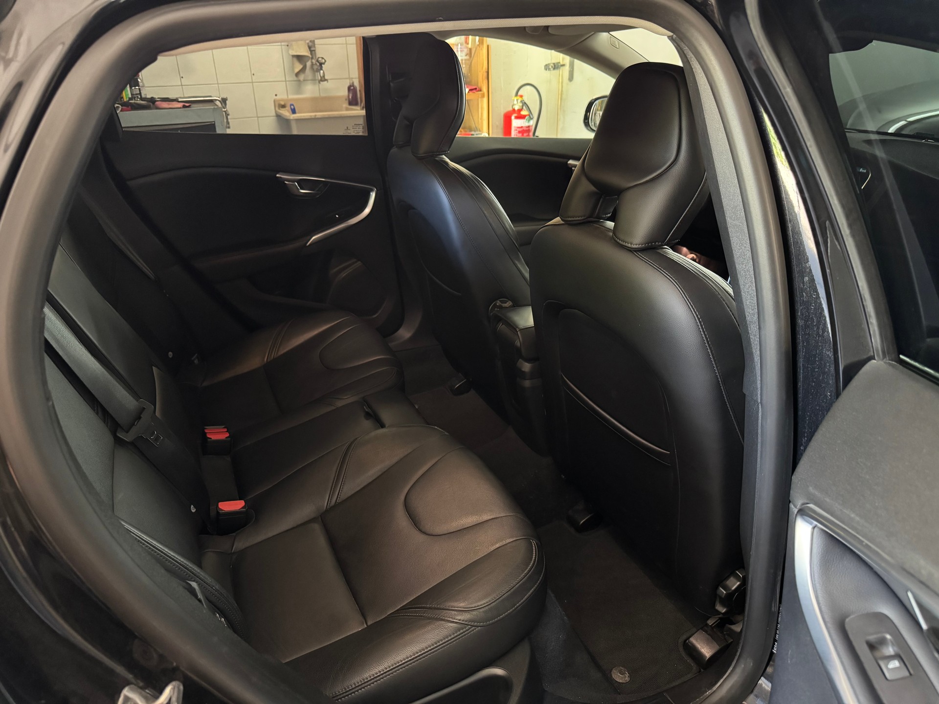 VOLVO V40 D3 Summum Geartronic-image-10