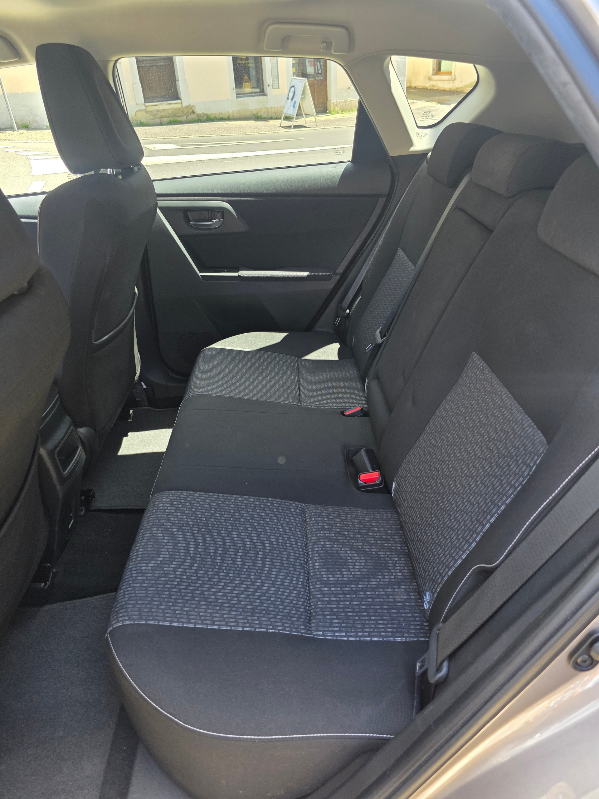 TOYOTA Auris 1.6 Trend-image-10