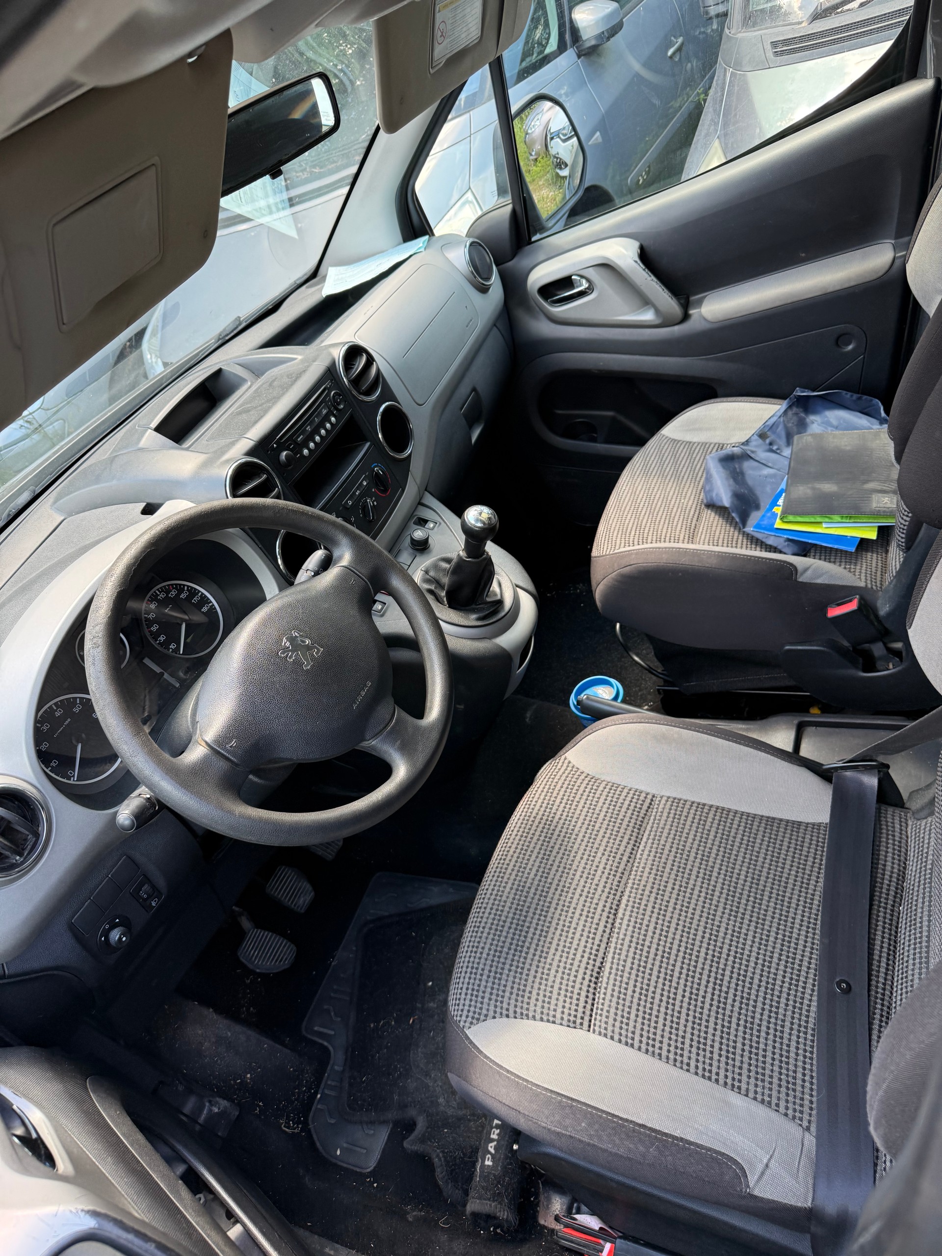 PEUGEOT Partner 1.6 HDI Trendy Clim (Pack)-image-5