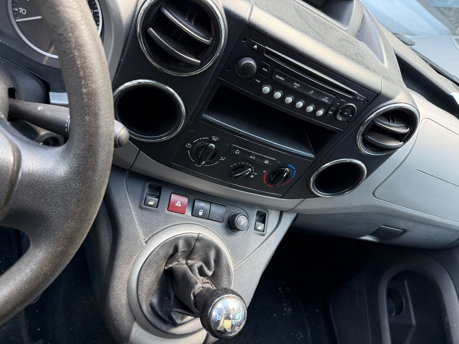 PEUGEOT Partner 1.6 HDI Trendy Clim (Pack)-image-6