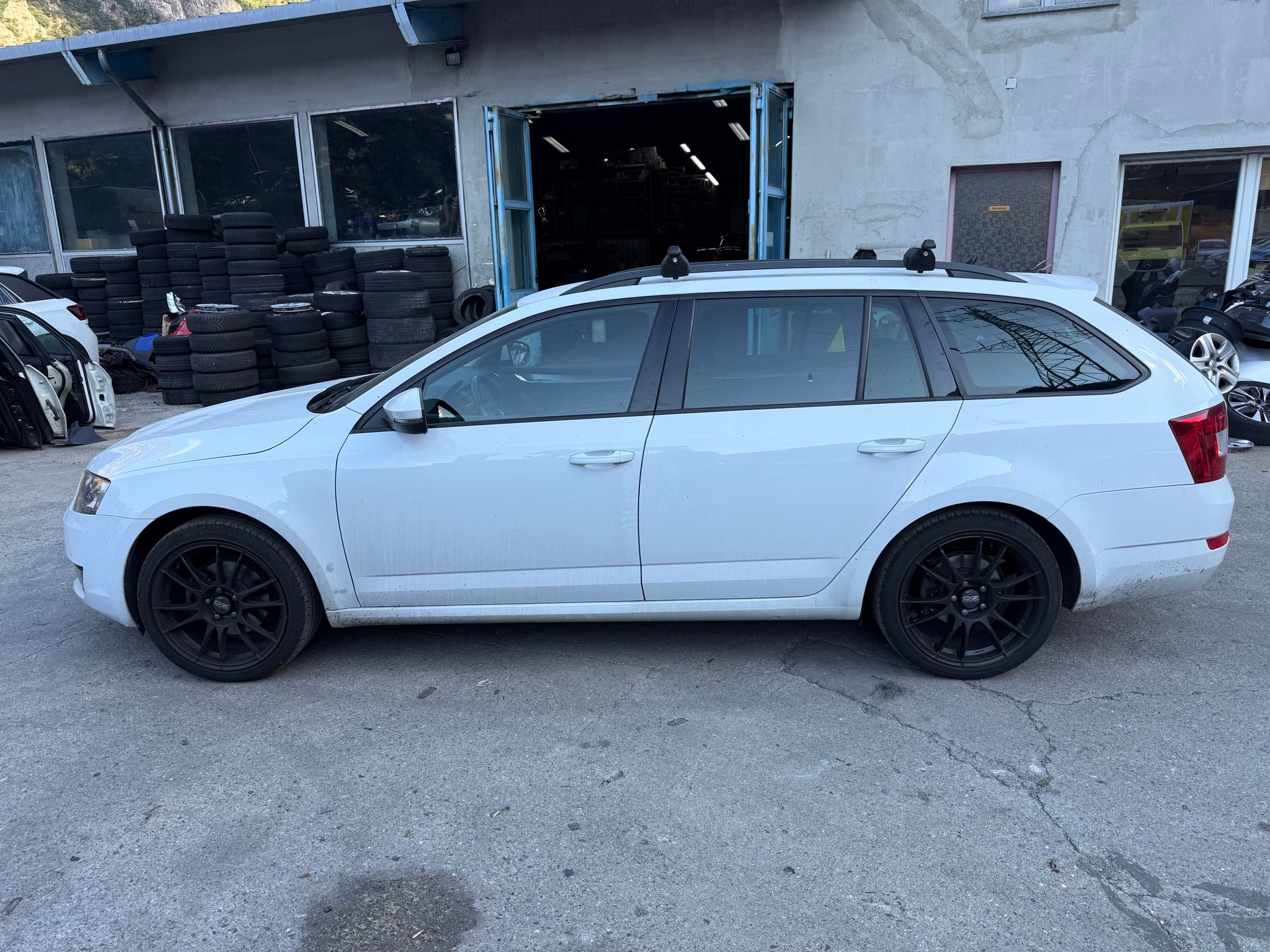 SKODA Octavia Combi 2.0 TDI Ambition 4x4-image-0