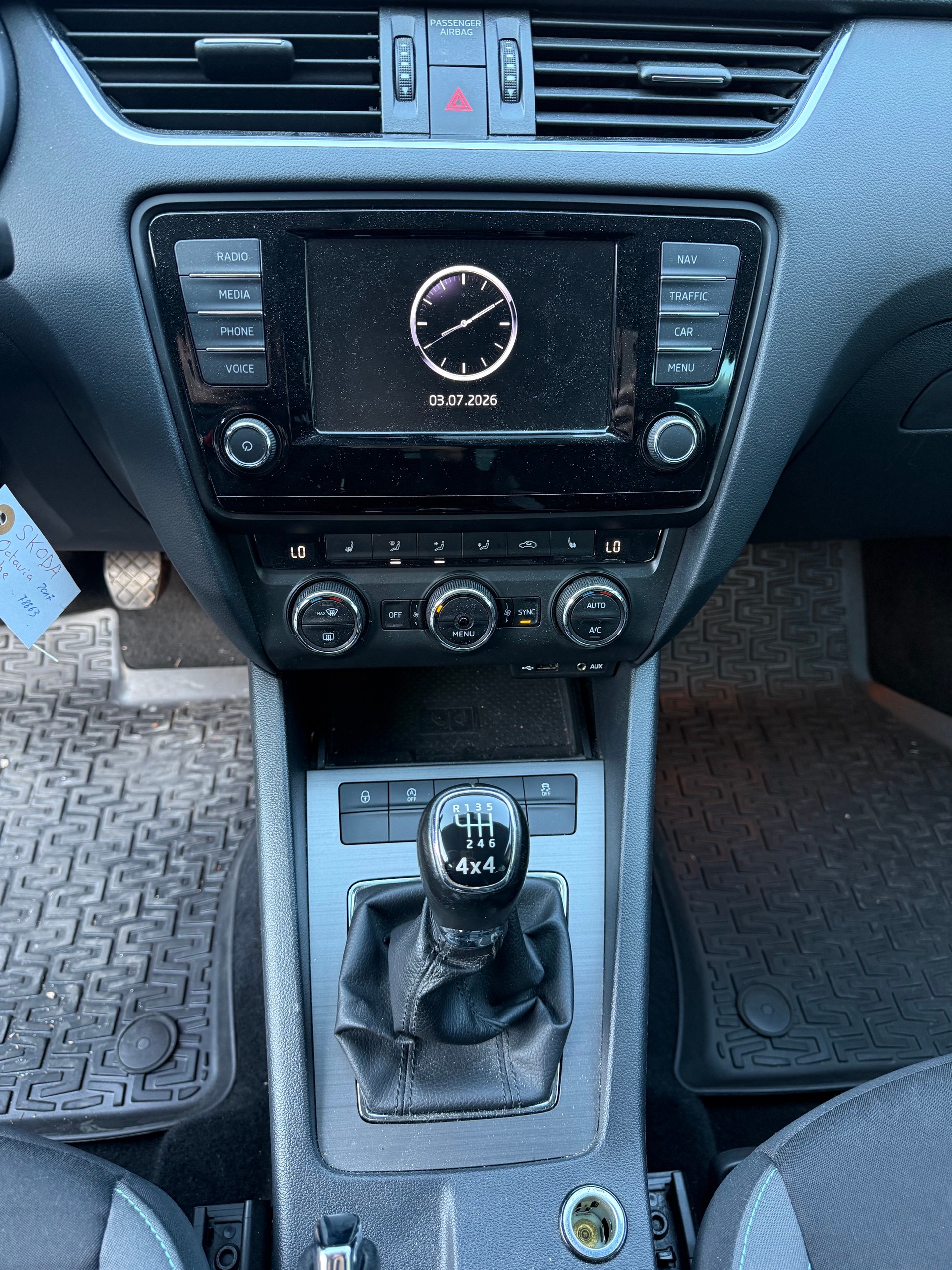 SKODA Octavia Combi 2.0 TDI Ambition 4x4-image-14