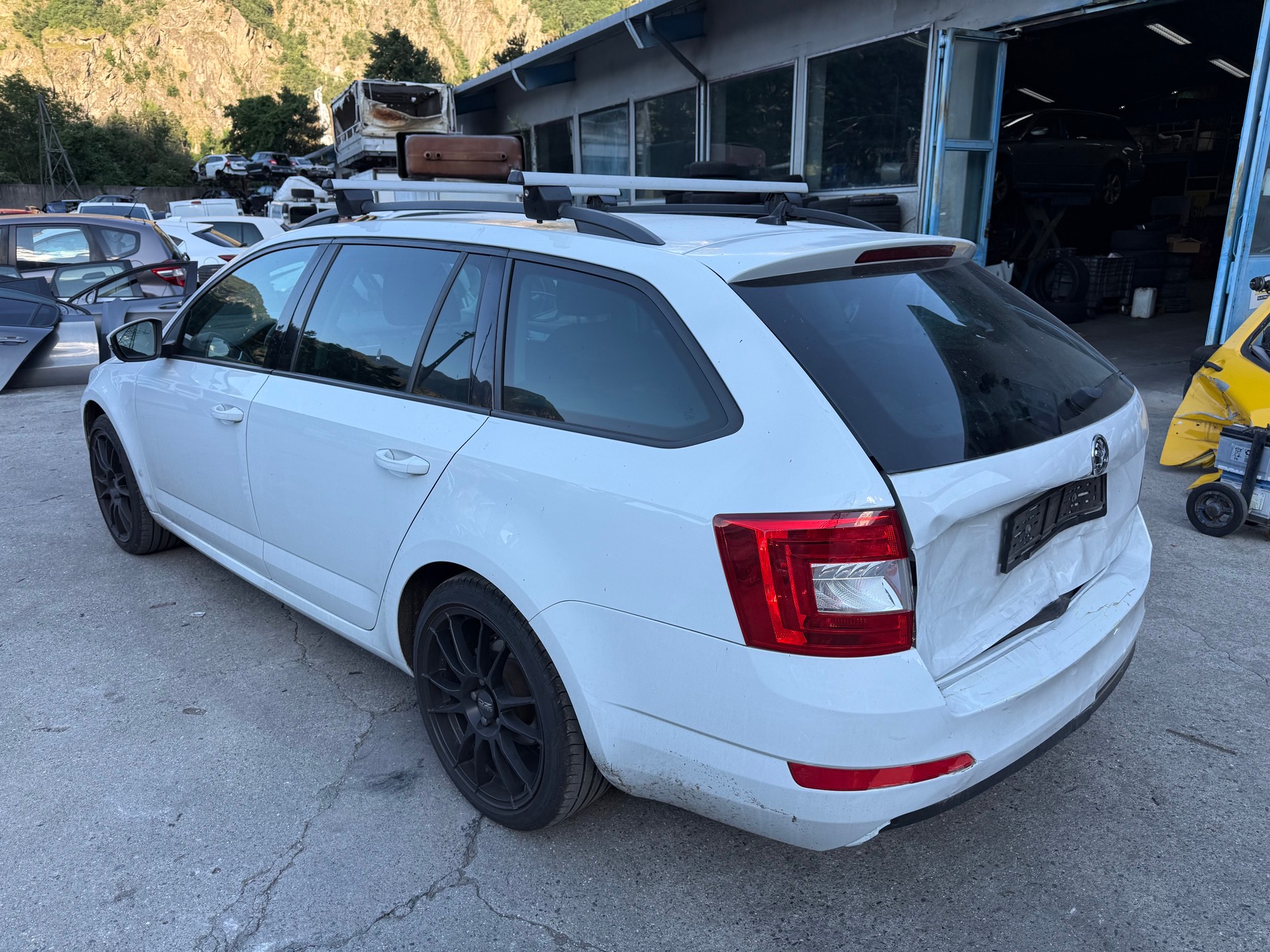 SKODA Octavia Combi 2.0 TDI Ambition 4x4-image-8