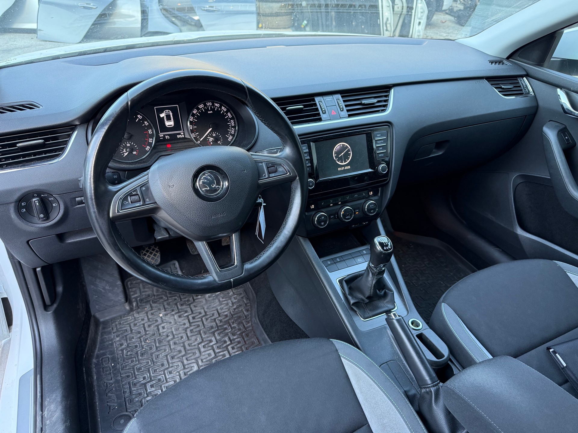SKODA Octavia Combi 2.0 TDI Ambition 4x4-image-12