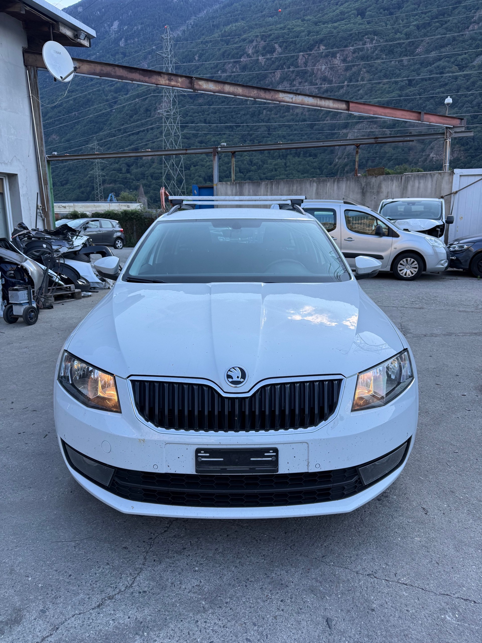 SKODA Octavia Combi 2.0 TDI Ambition 4x4-image-2